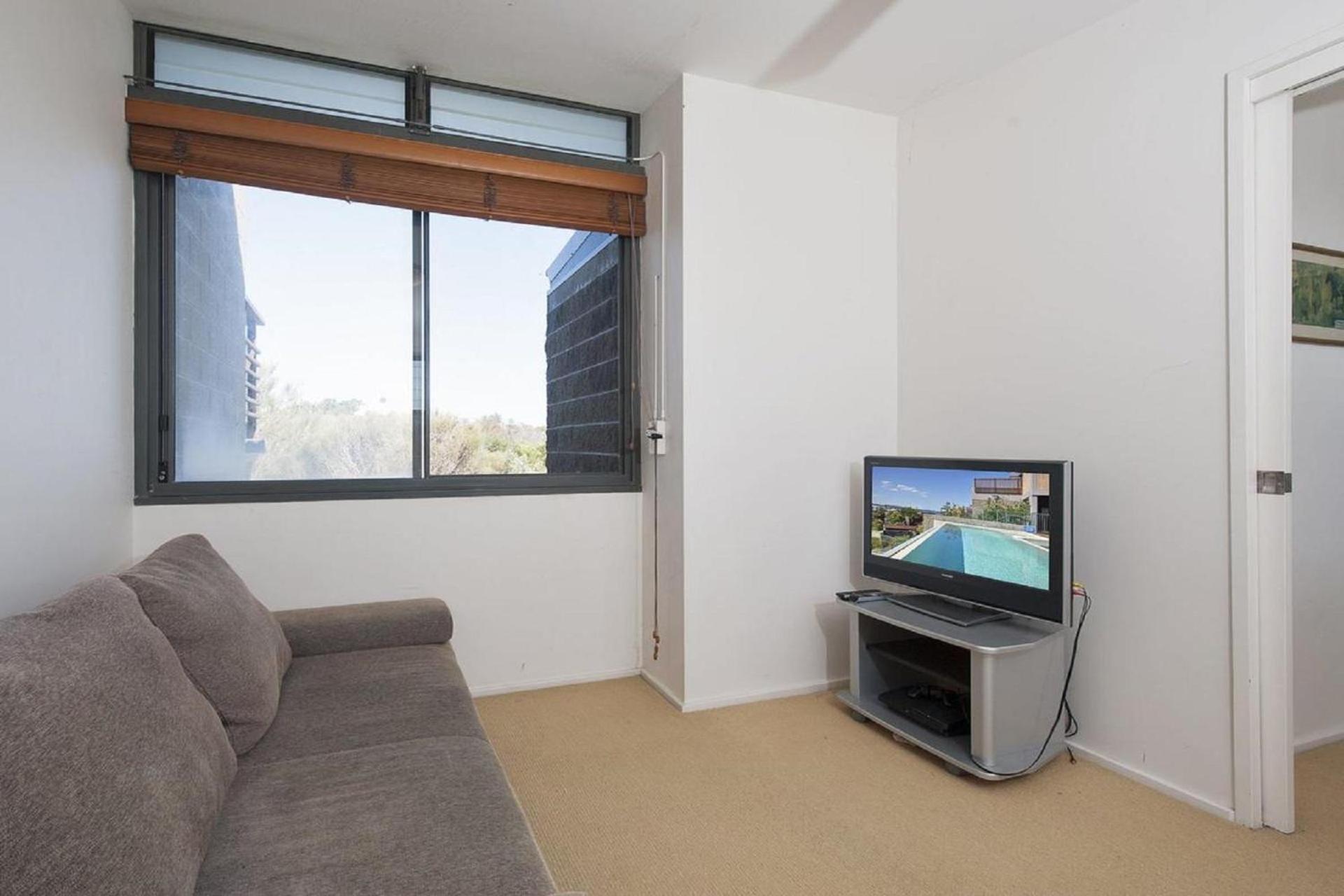 Three-Bedroom Apartment photo 2
