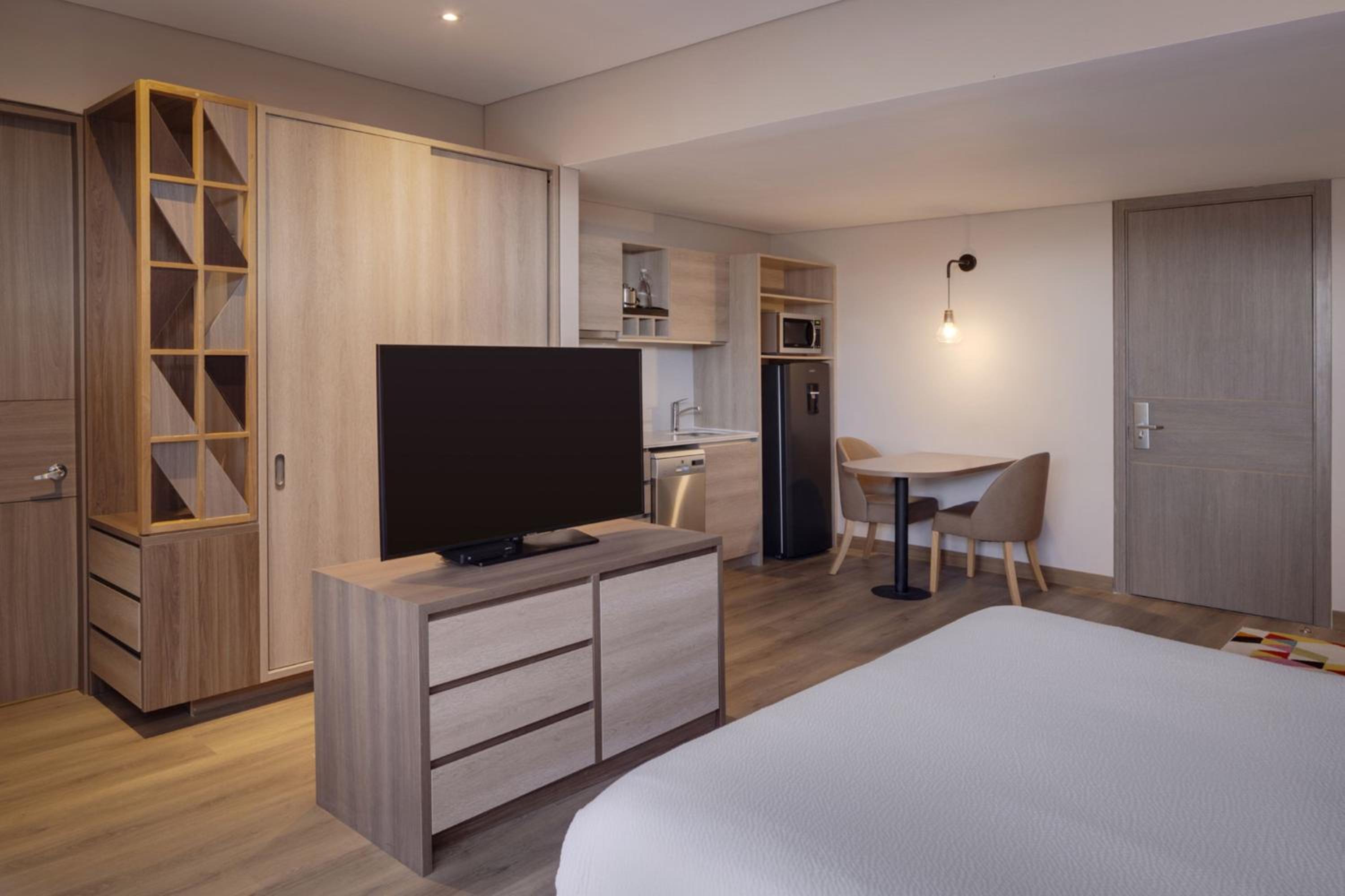 Studio suite with 1 King, Sofa bed, City view - Photo 15