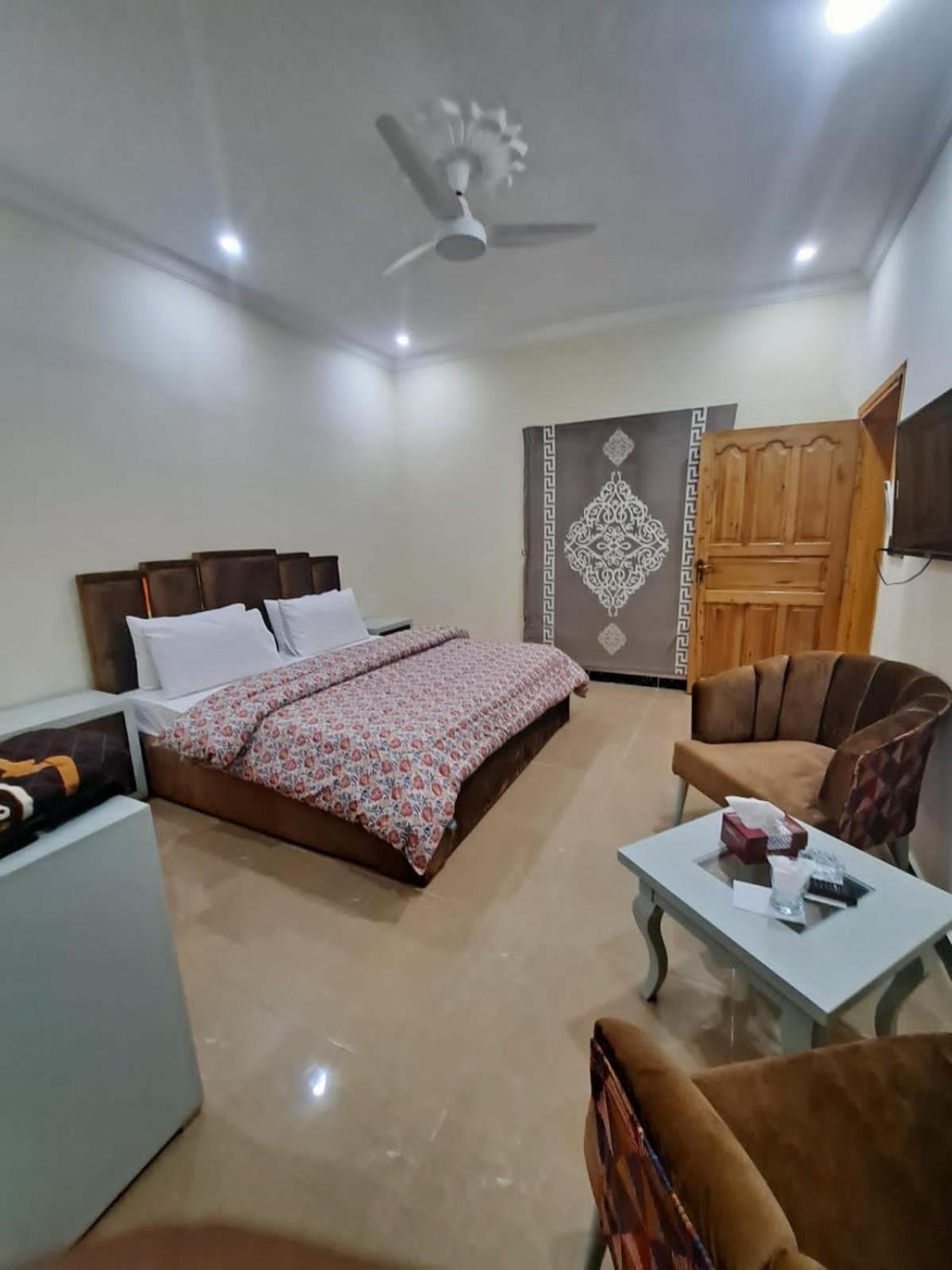 Deluxe Double Room (2 Adults + 1 Child)