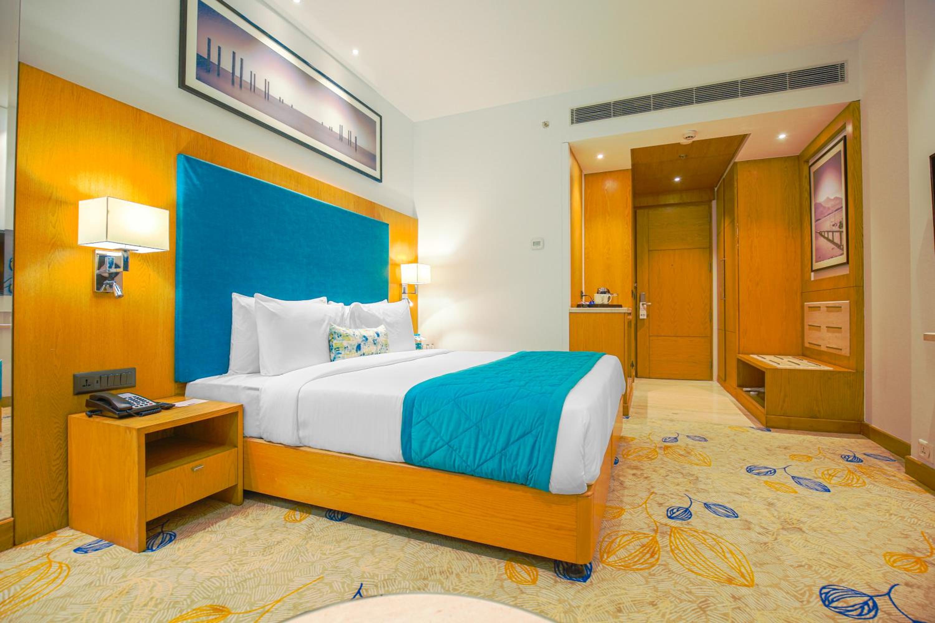 Premium King Room - Non-Smoking photo 2