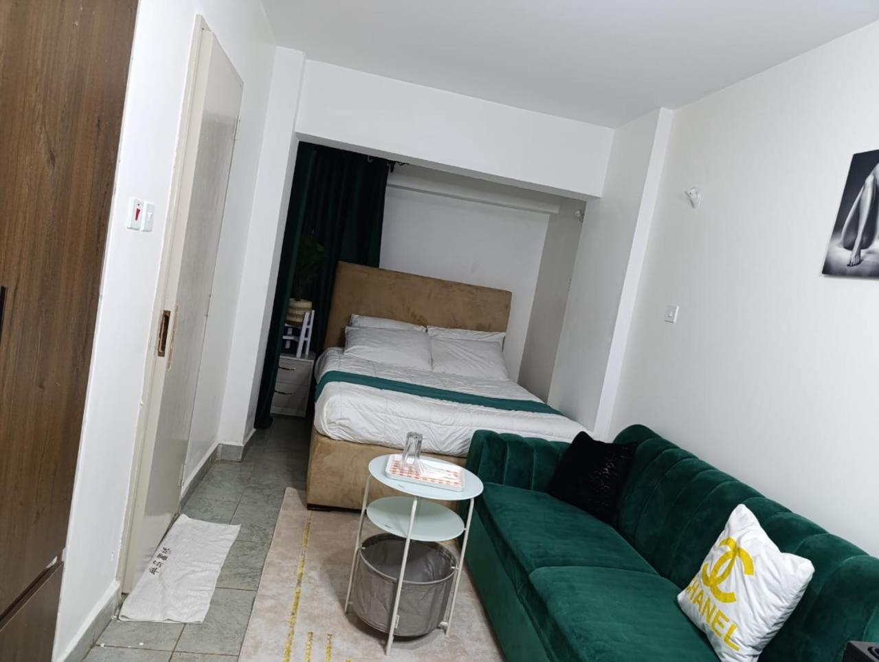 One-Bedroom Apartment photo 1