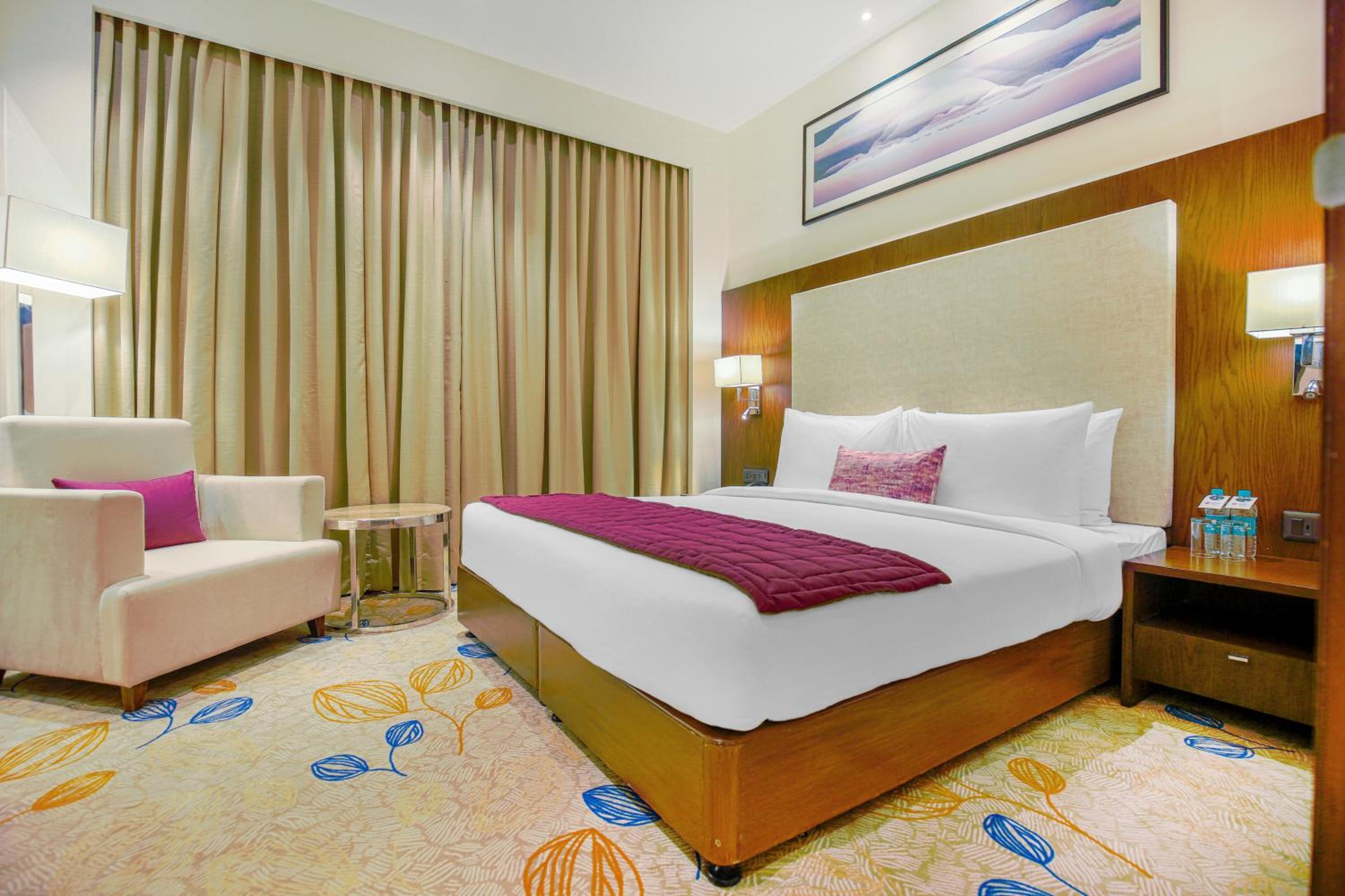 King Suite – Non-Smoking photo