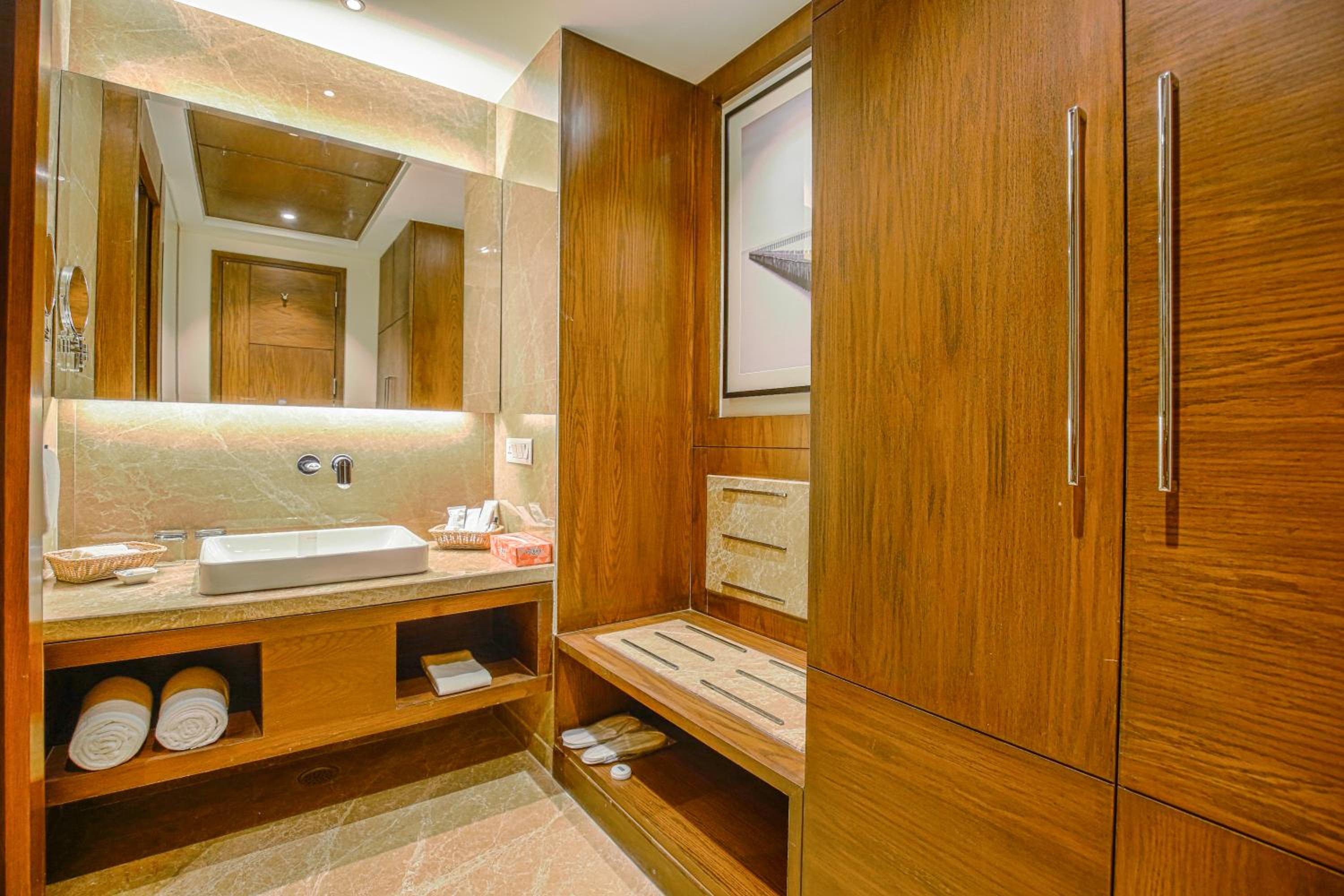 Executive King Suite - Non-Smoking photo 2