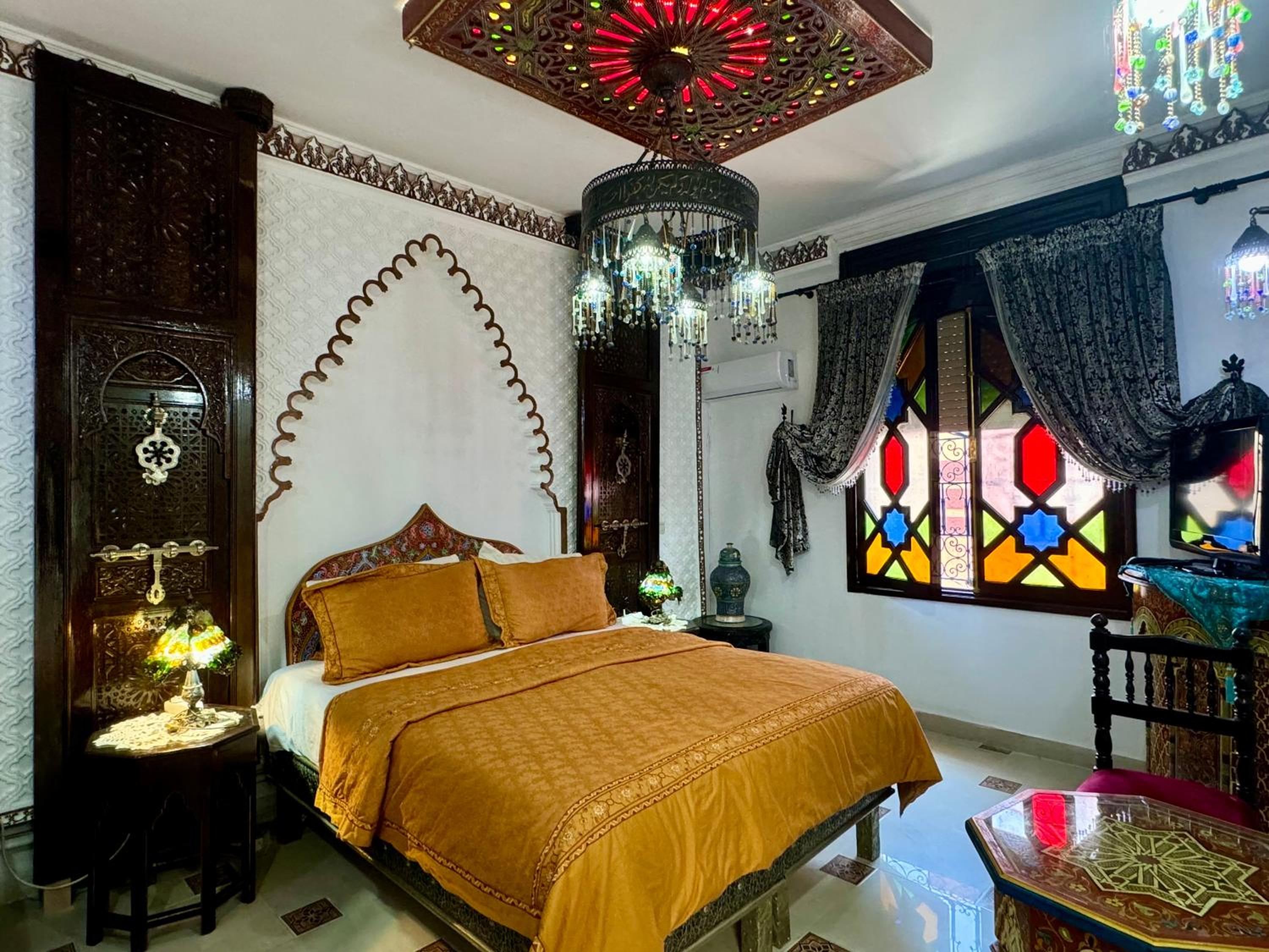 Deluxe Queen Room - Photo 7