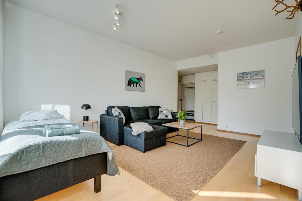 One-Bedroom Apartment photo 1
