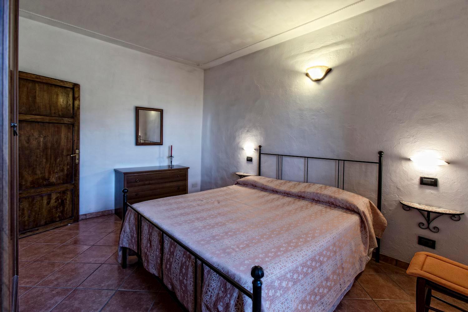 Large Double Room - Photo 3