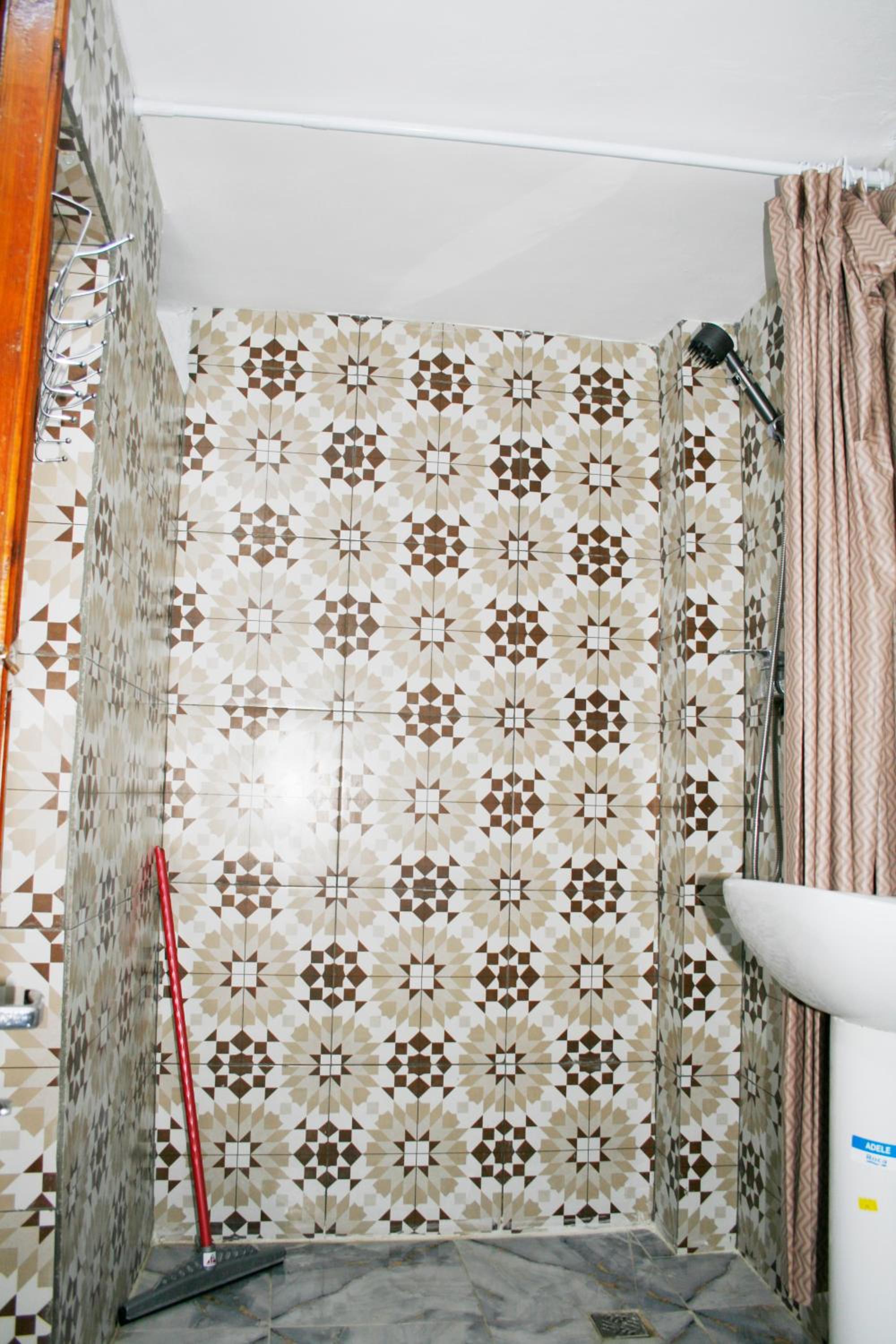 Quadruple Room with Shared Bathroom photo 3