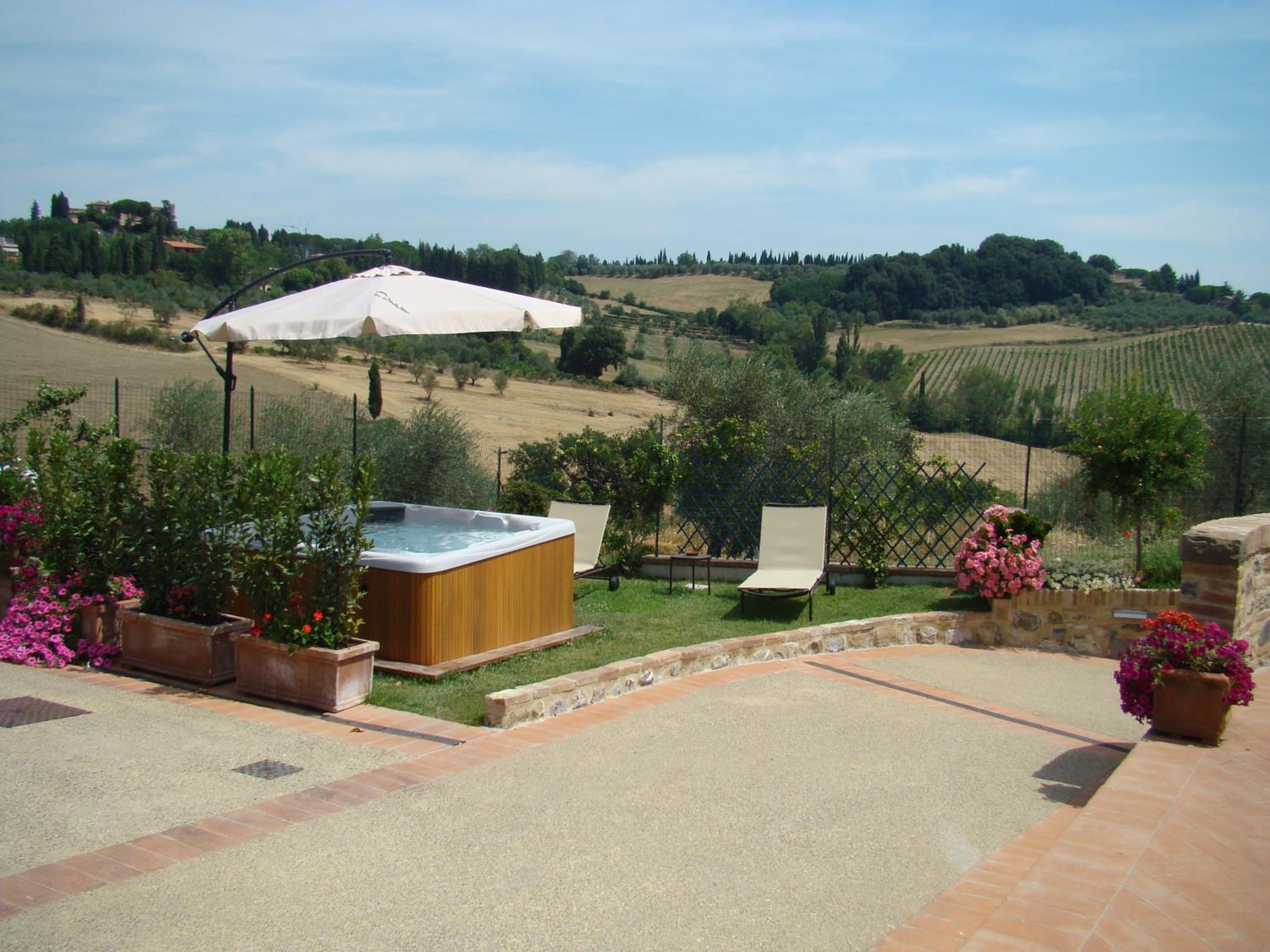 One-Bedroom Apartment with View - Photo 5