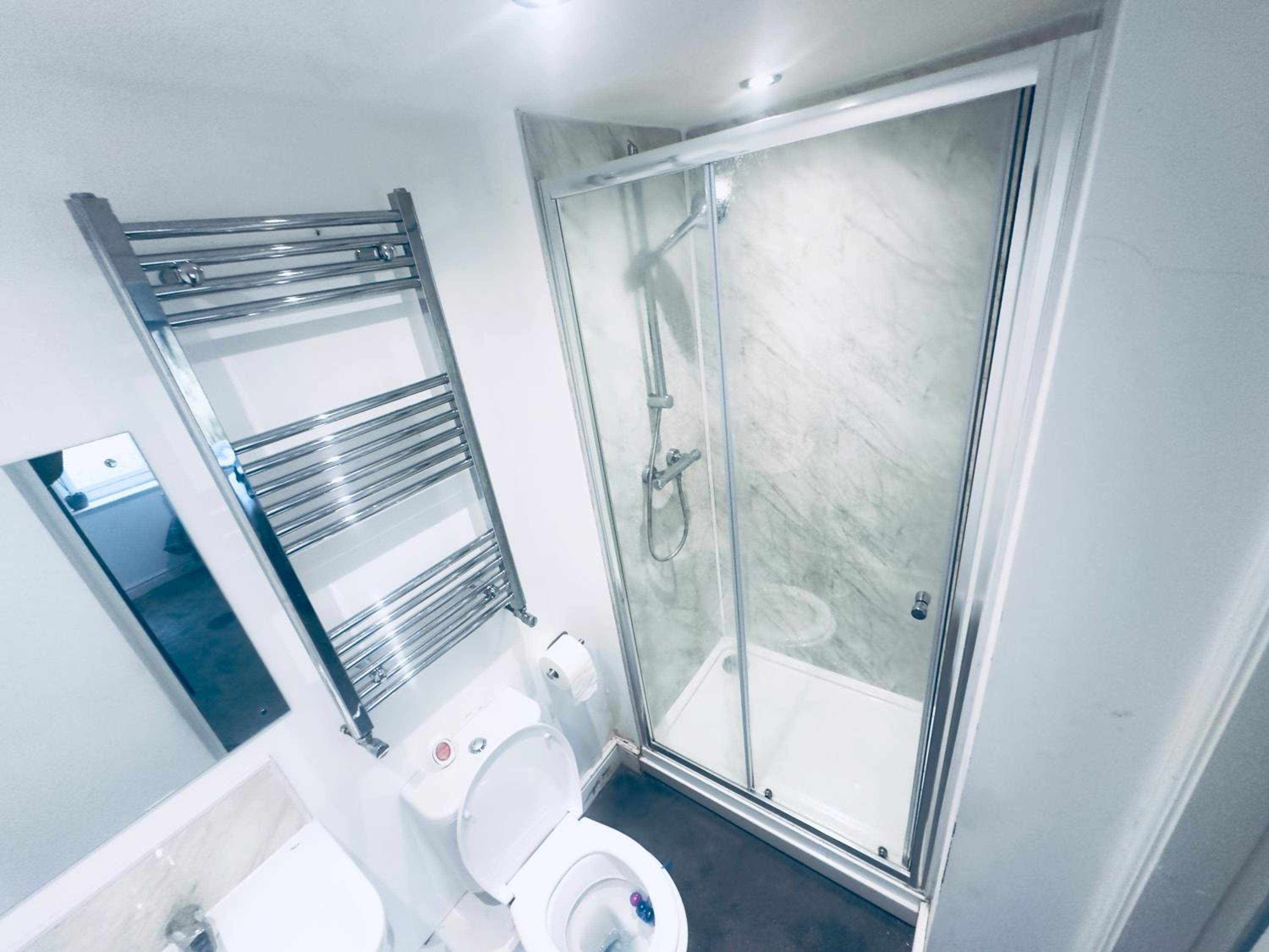 Double Room With Private Bathroom photo 1