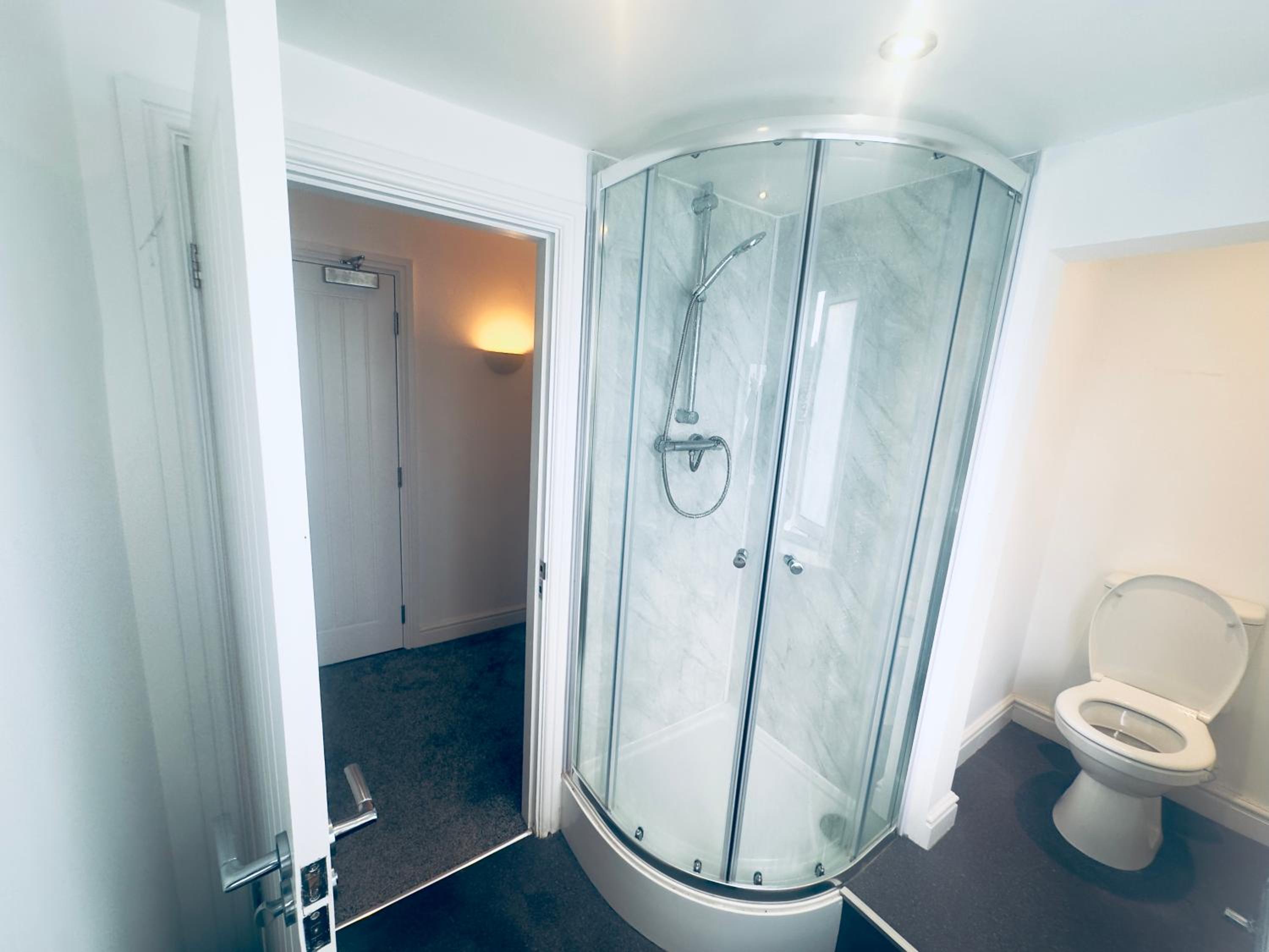 Double Room With Private Bathroom photo 2