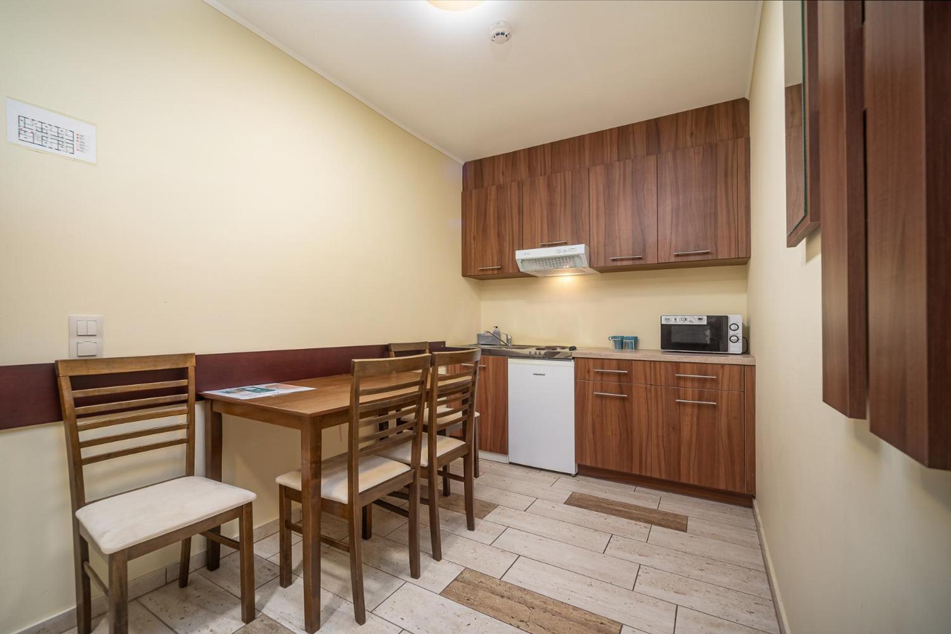 Standard Quadruple Room - Photo 6