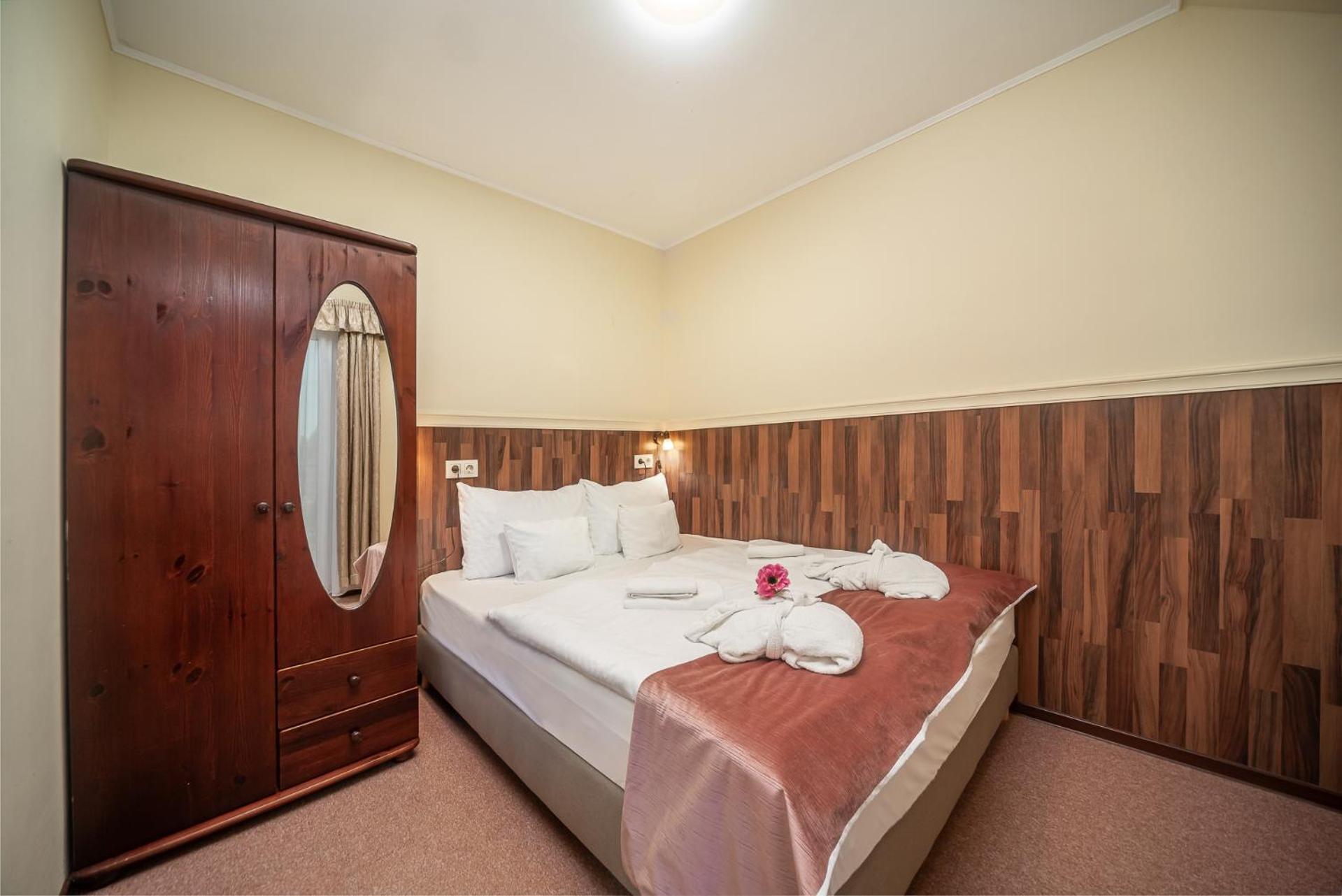 Economy Triple Room - Photo 4