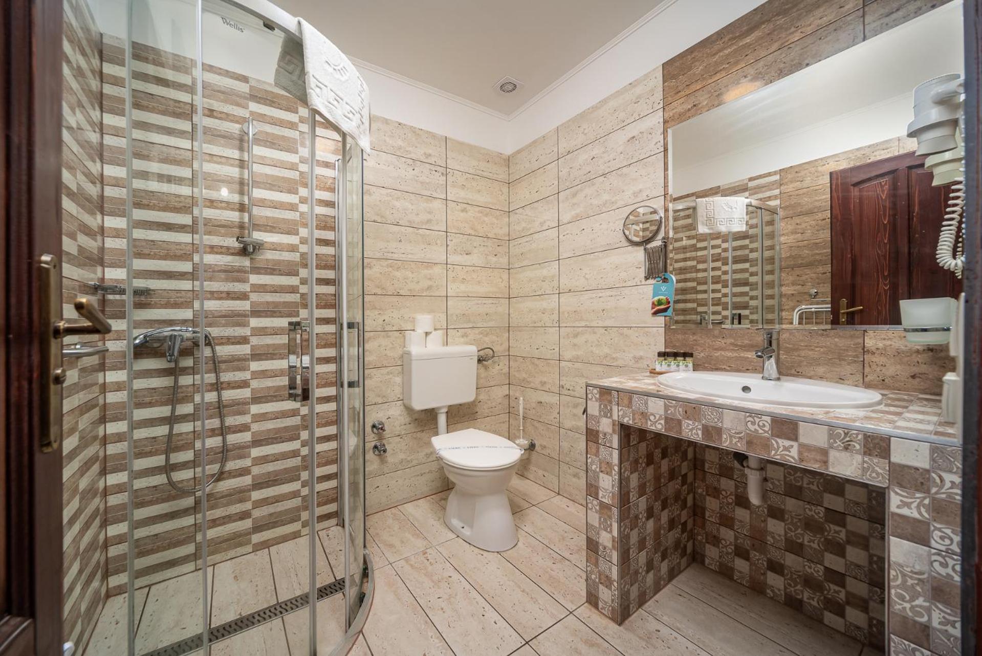 Standard Quadruple Room - Photo 4