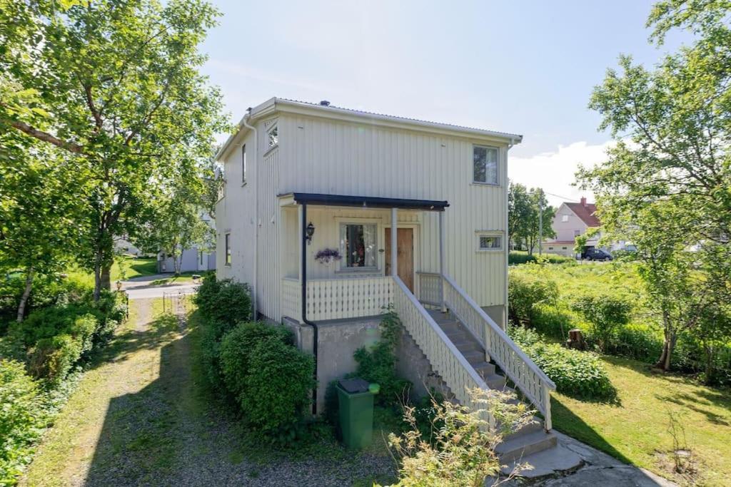 Three-Bedroom House photo 2