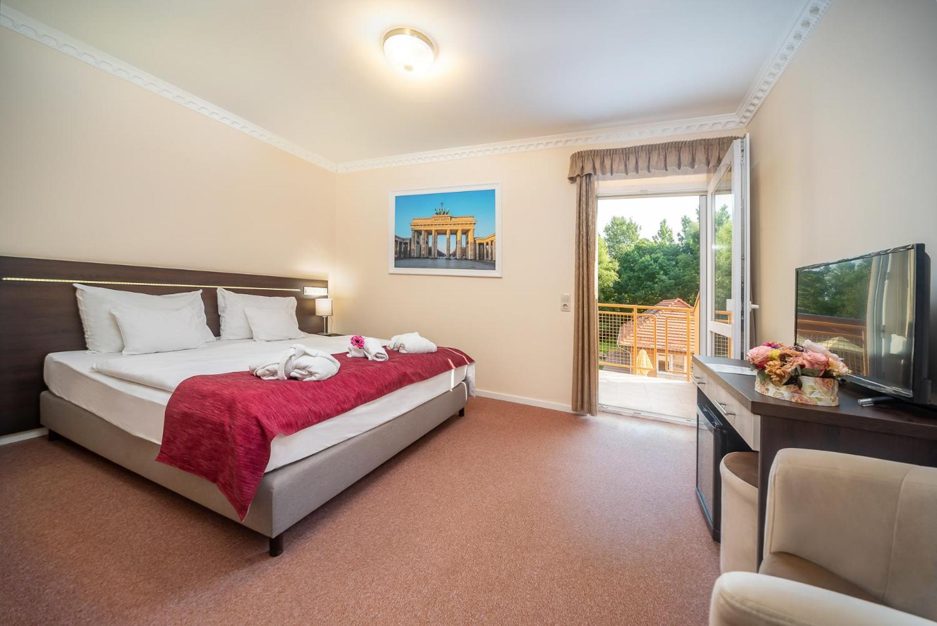 Queen Room with Balcony photo 1