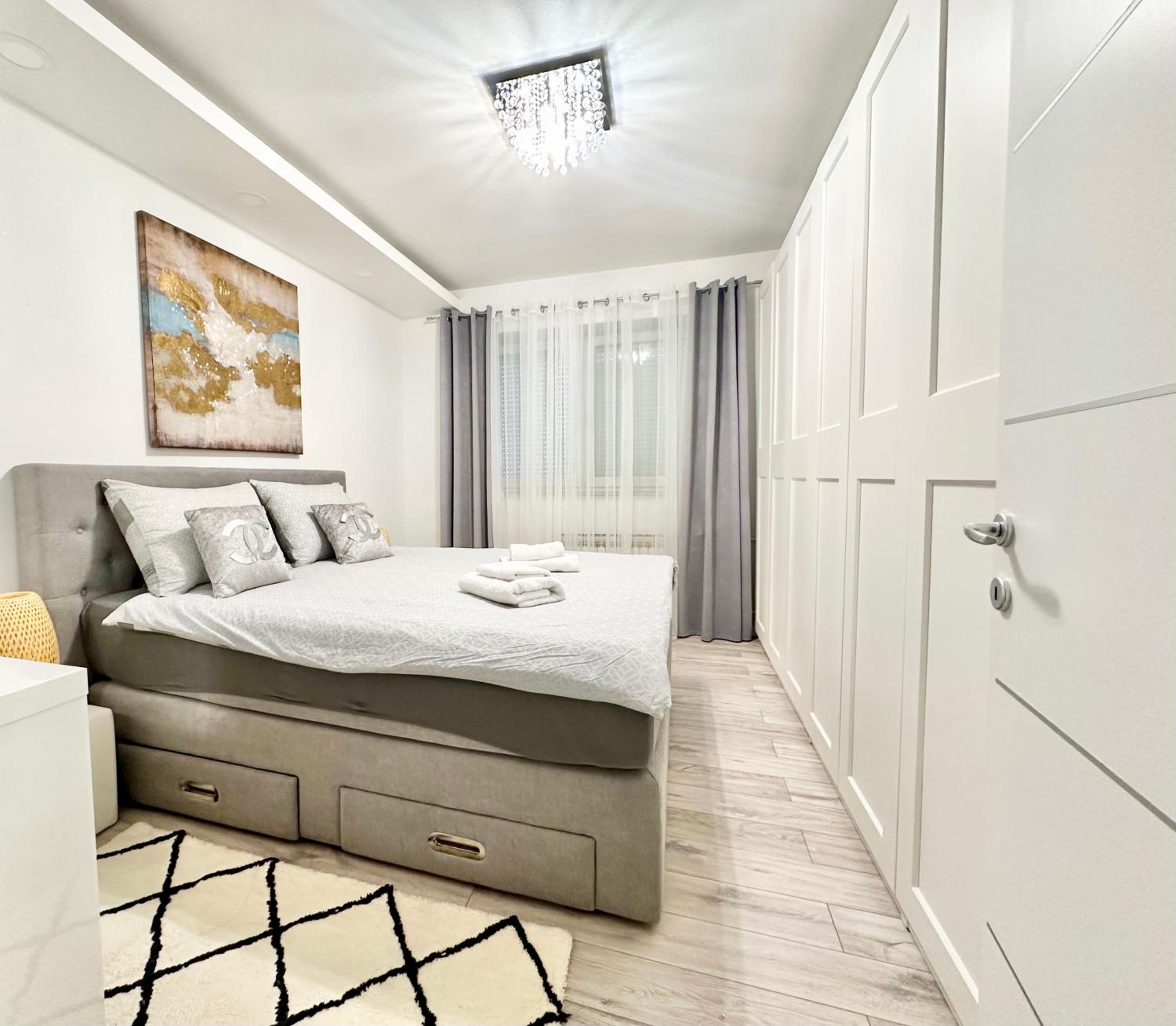 One-Bedroom Apartment - Photo 1