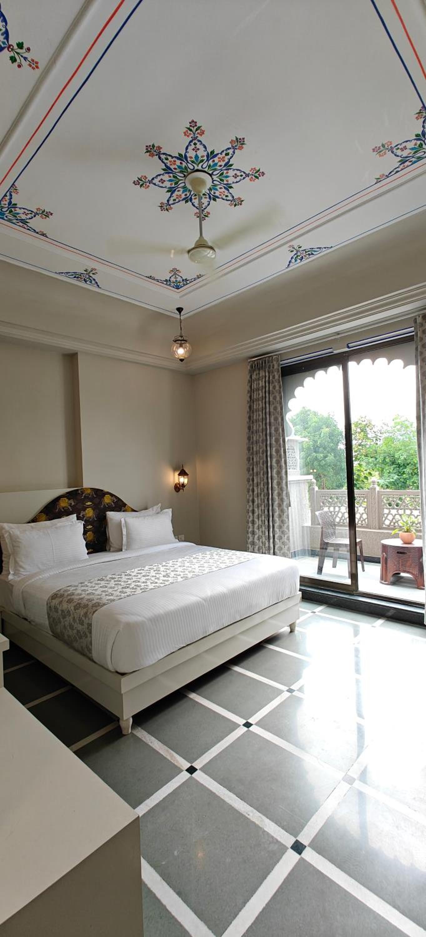 Junior Suite with Balcony - Photo 1