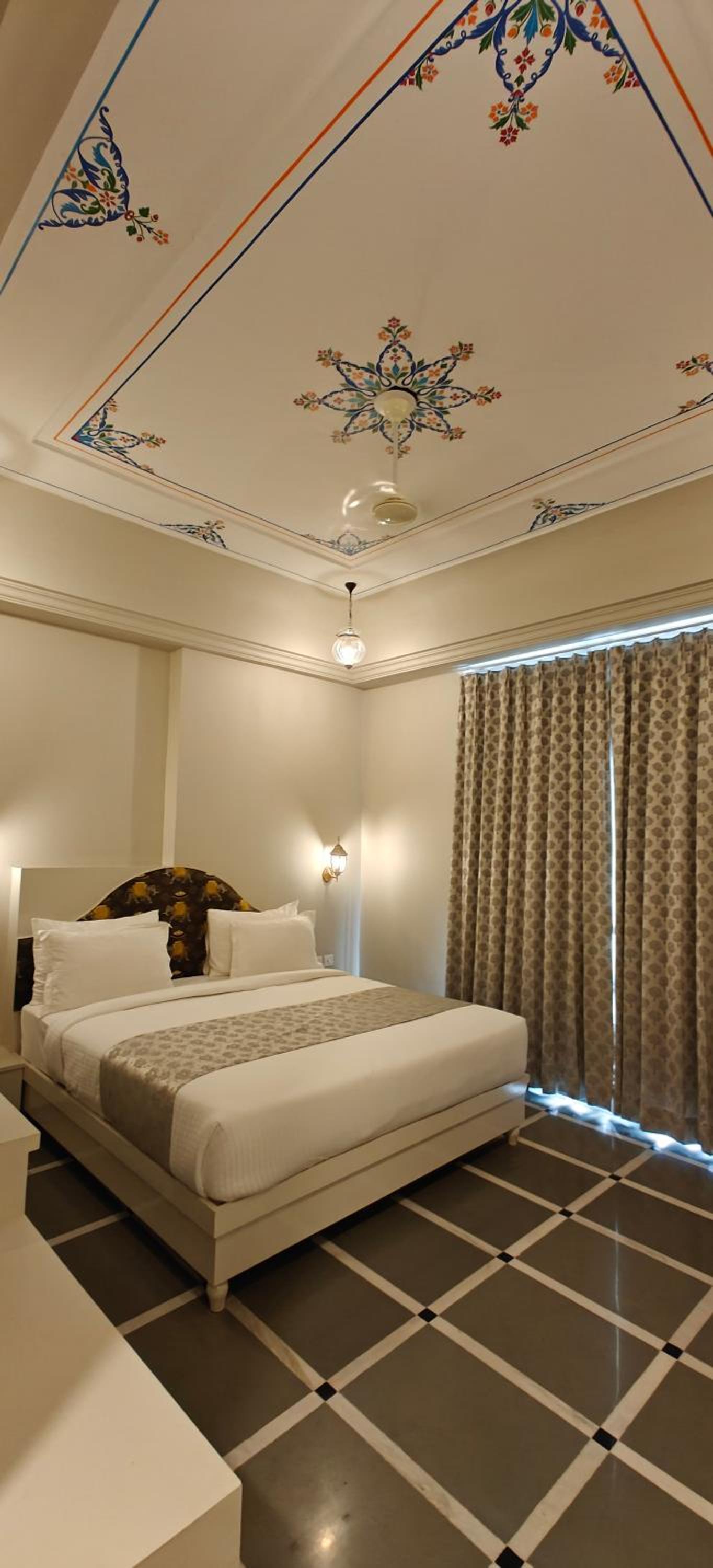 Junior Suite with Balcony - Photo 7
