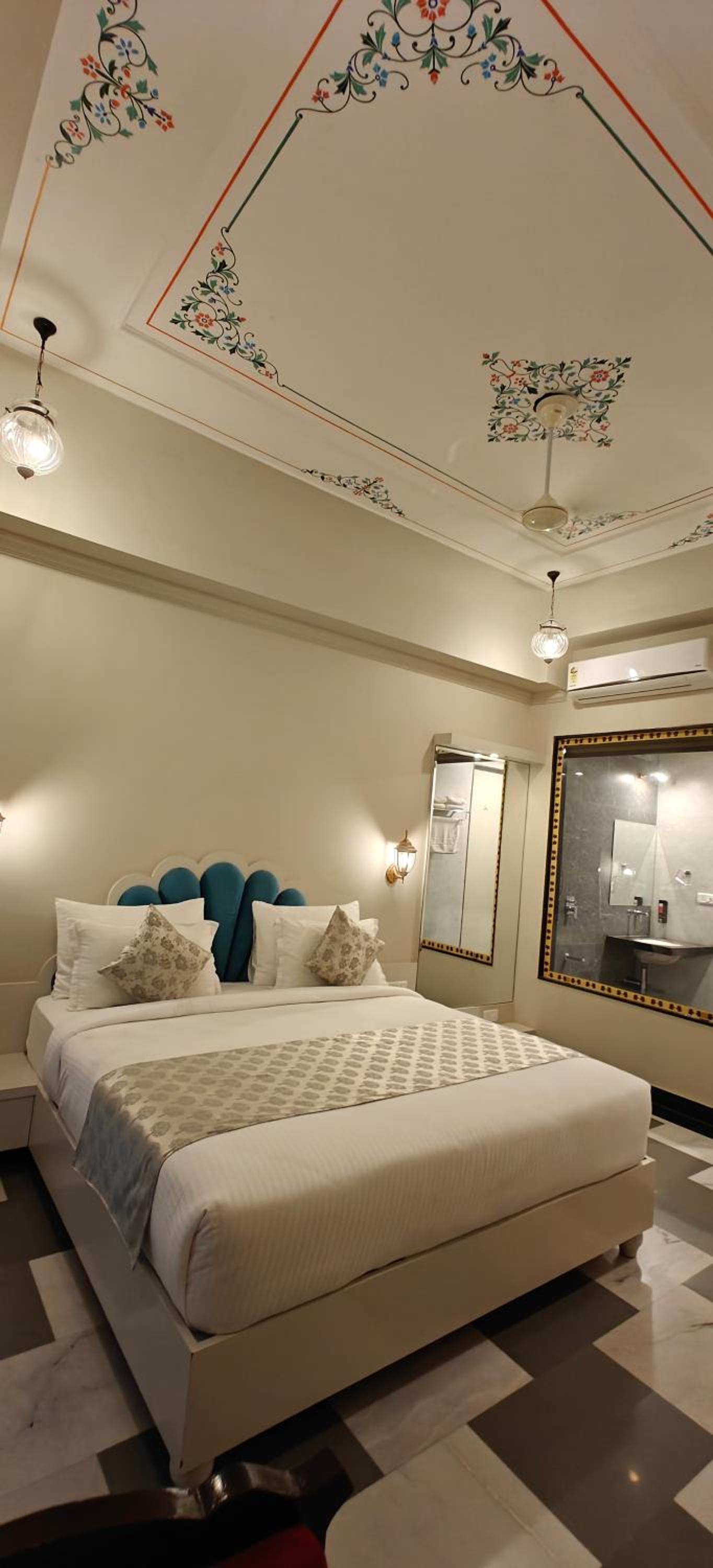 Junior Suite with Balcony - Photo 5