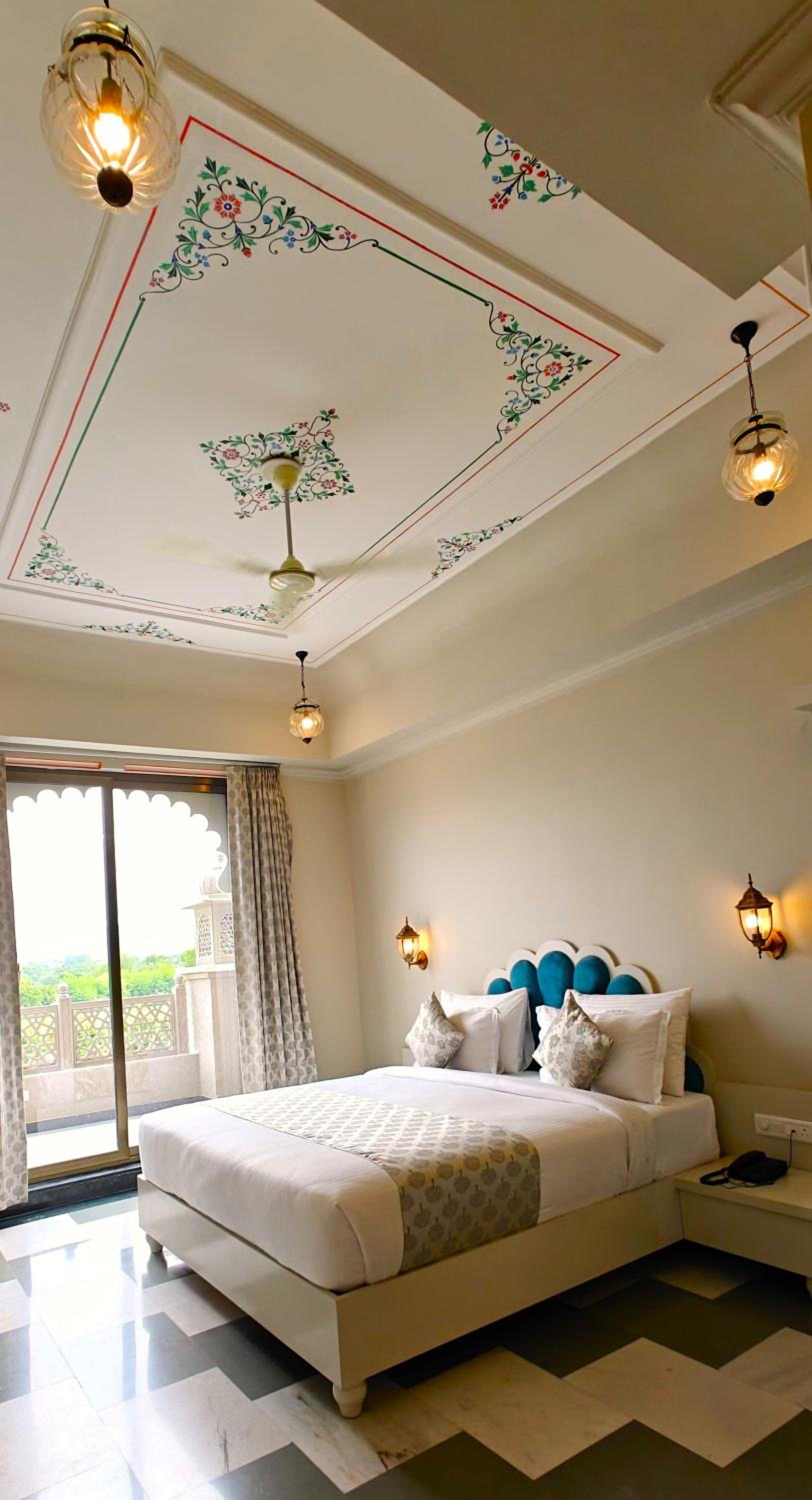 Junior Suite with Balcony - Photo 2