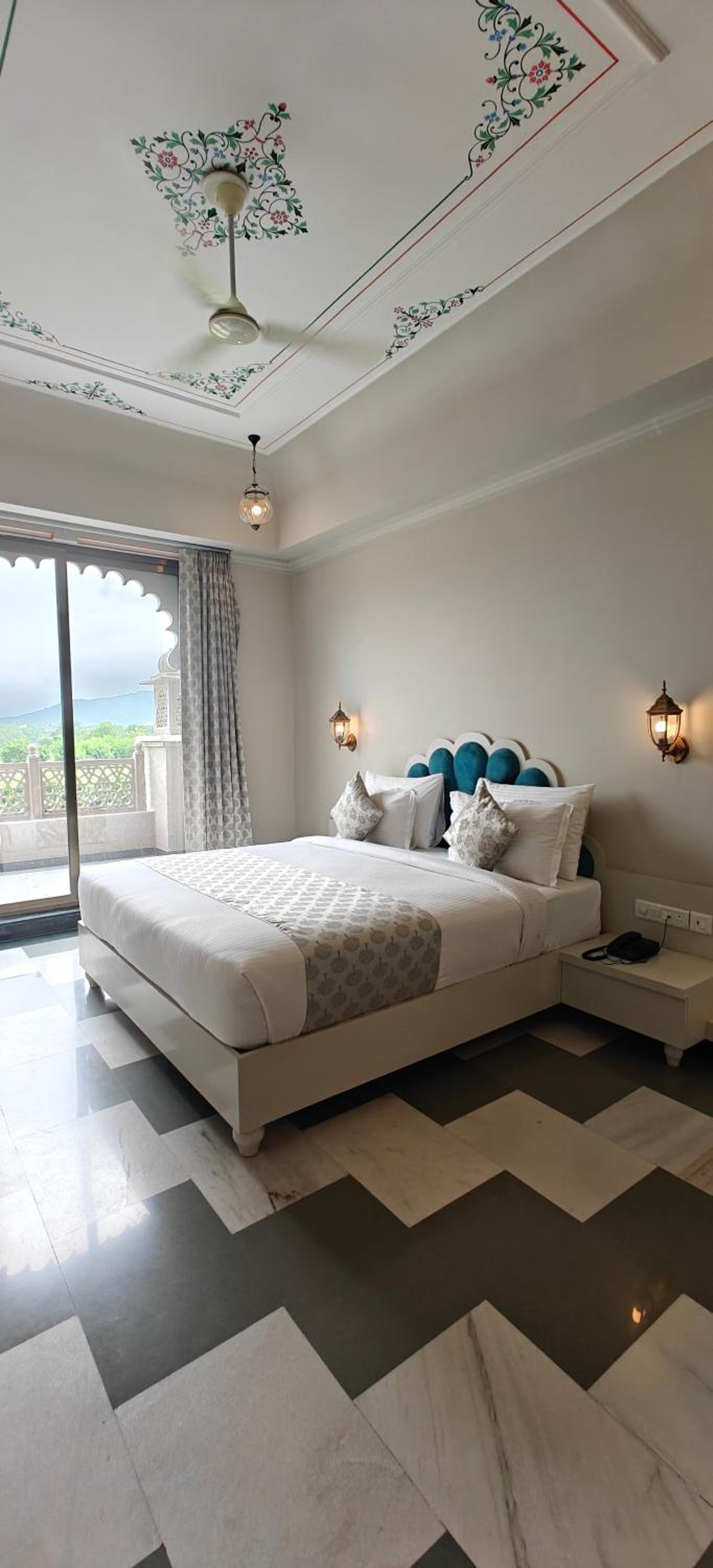 Junior Suite with Balcony - Photo 14