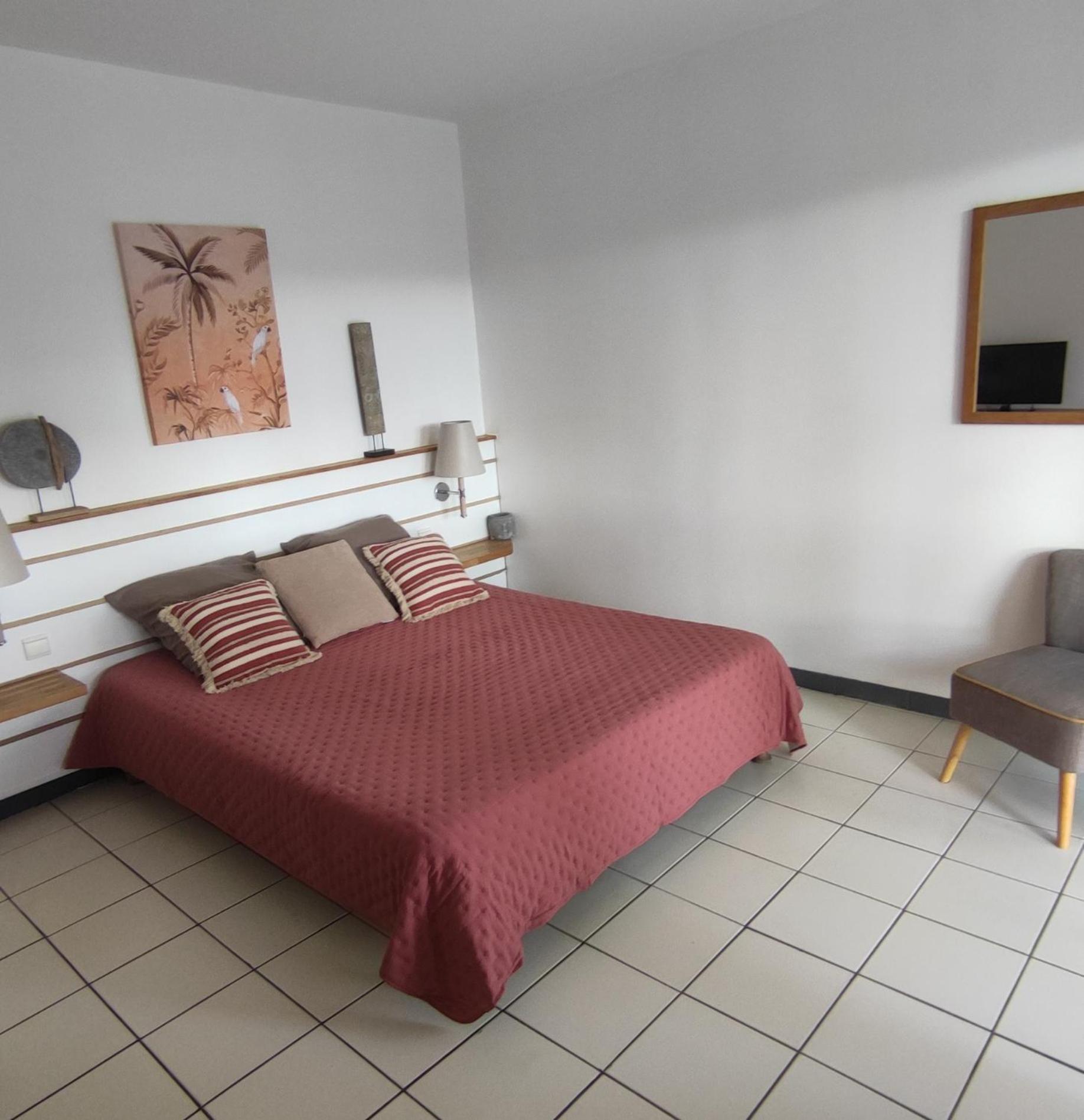 Studio Apartment photo 2