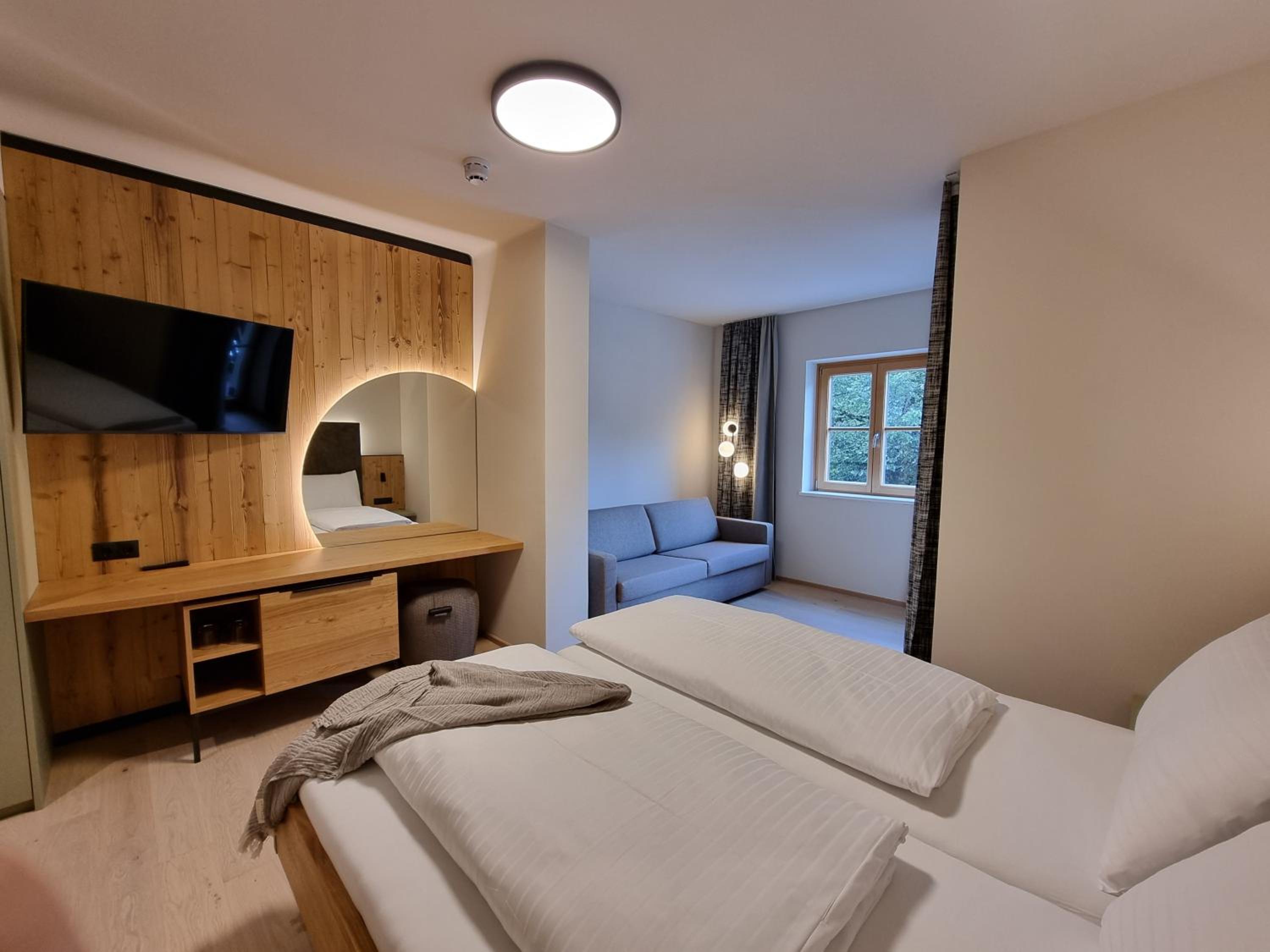 Family Room with Mountain View - Photo 7