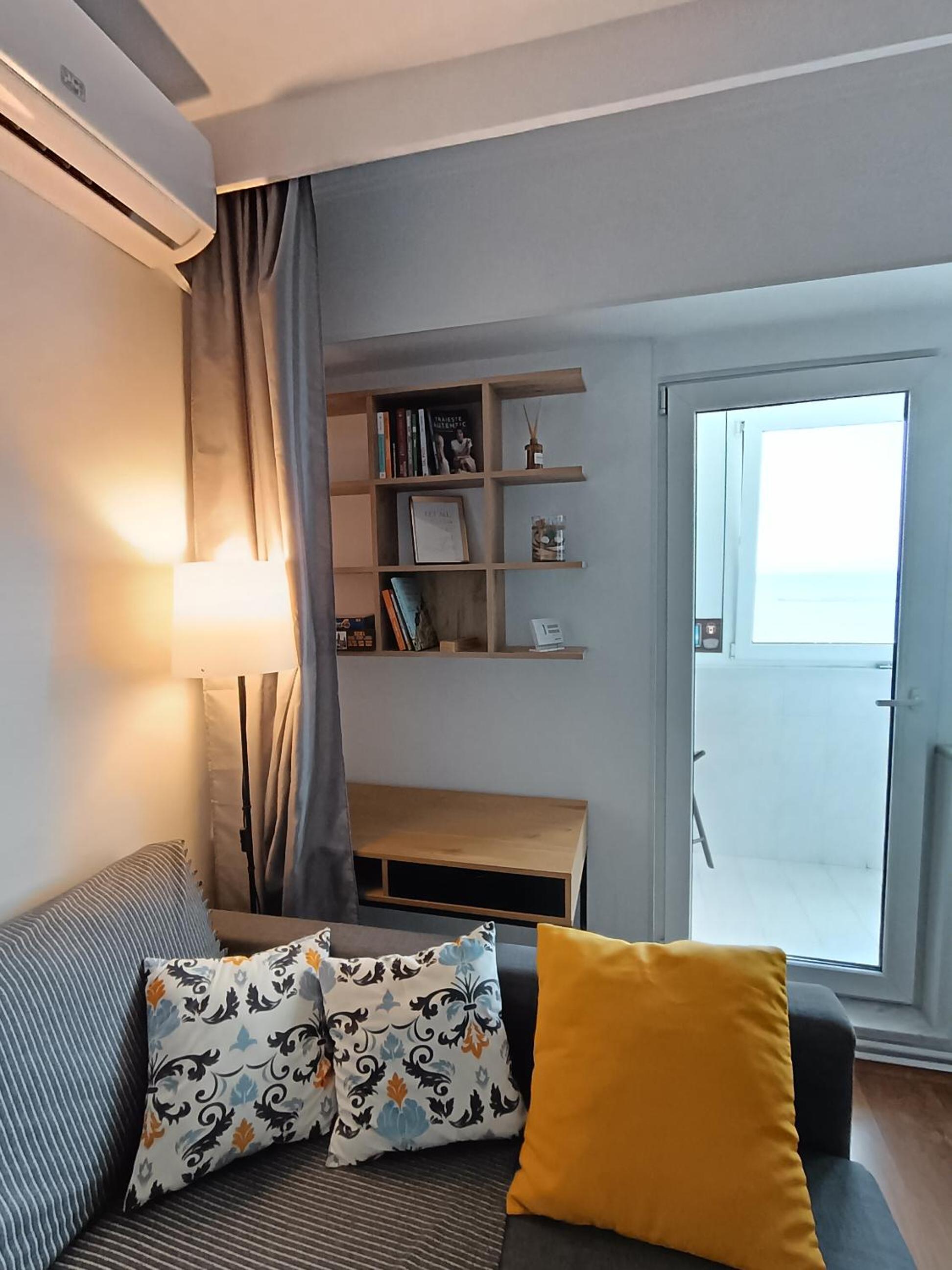 One-Bedroom Apartment photo 1