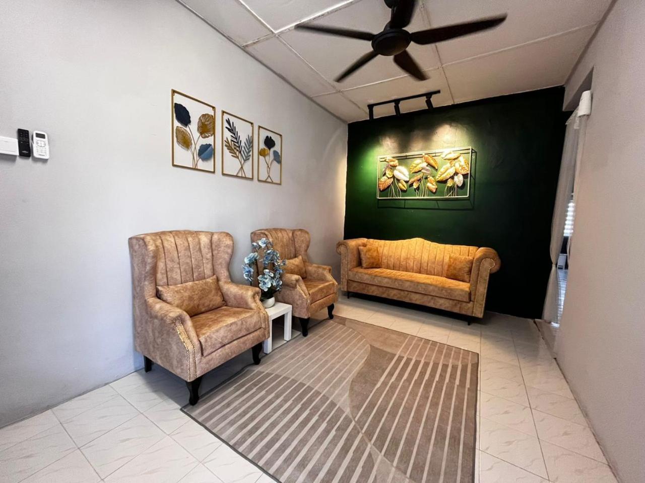 Three-Bedroom House photo 1
