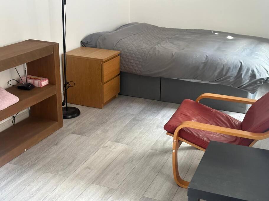 One-Bedroom Apartment photo 2