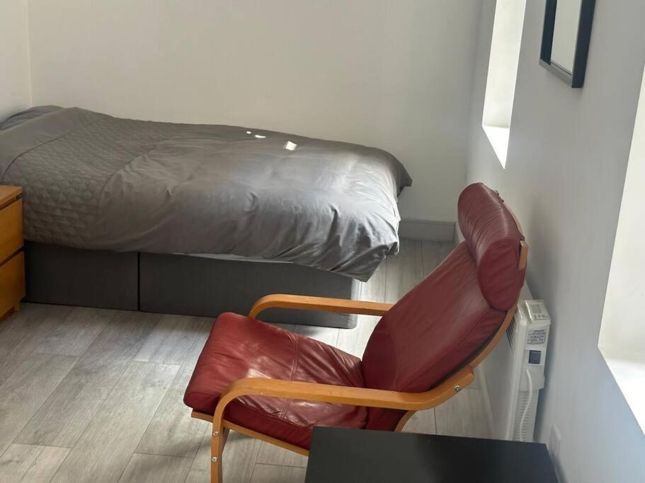 One-Bedroom Apartment photo 3