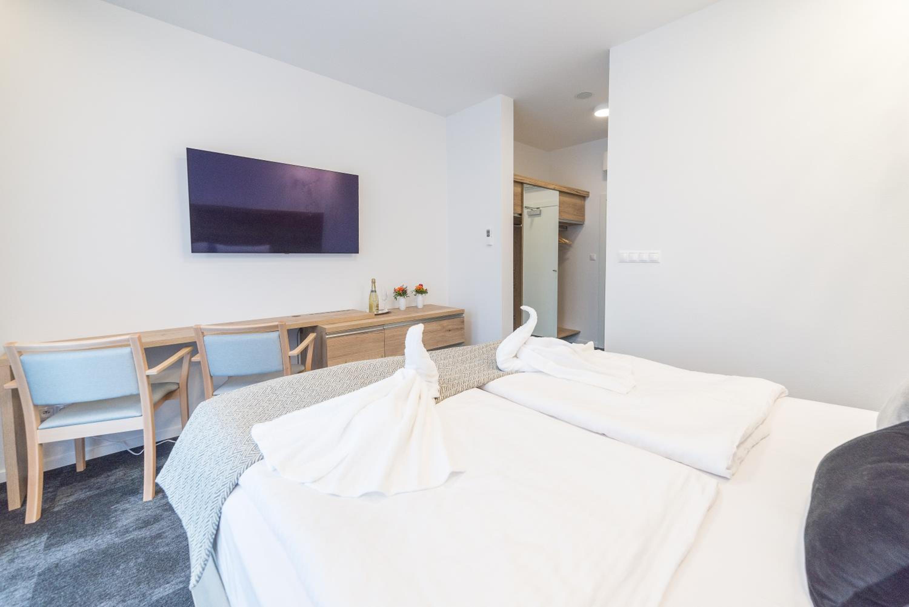 Superior King Room - Photo 2