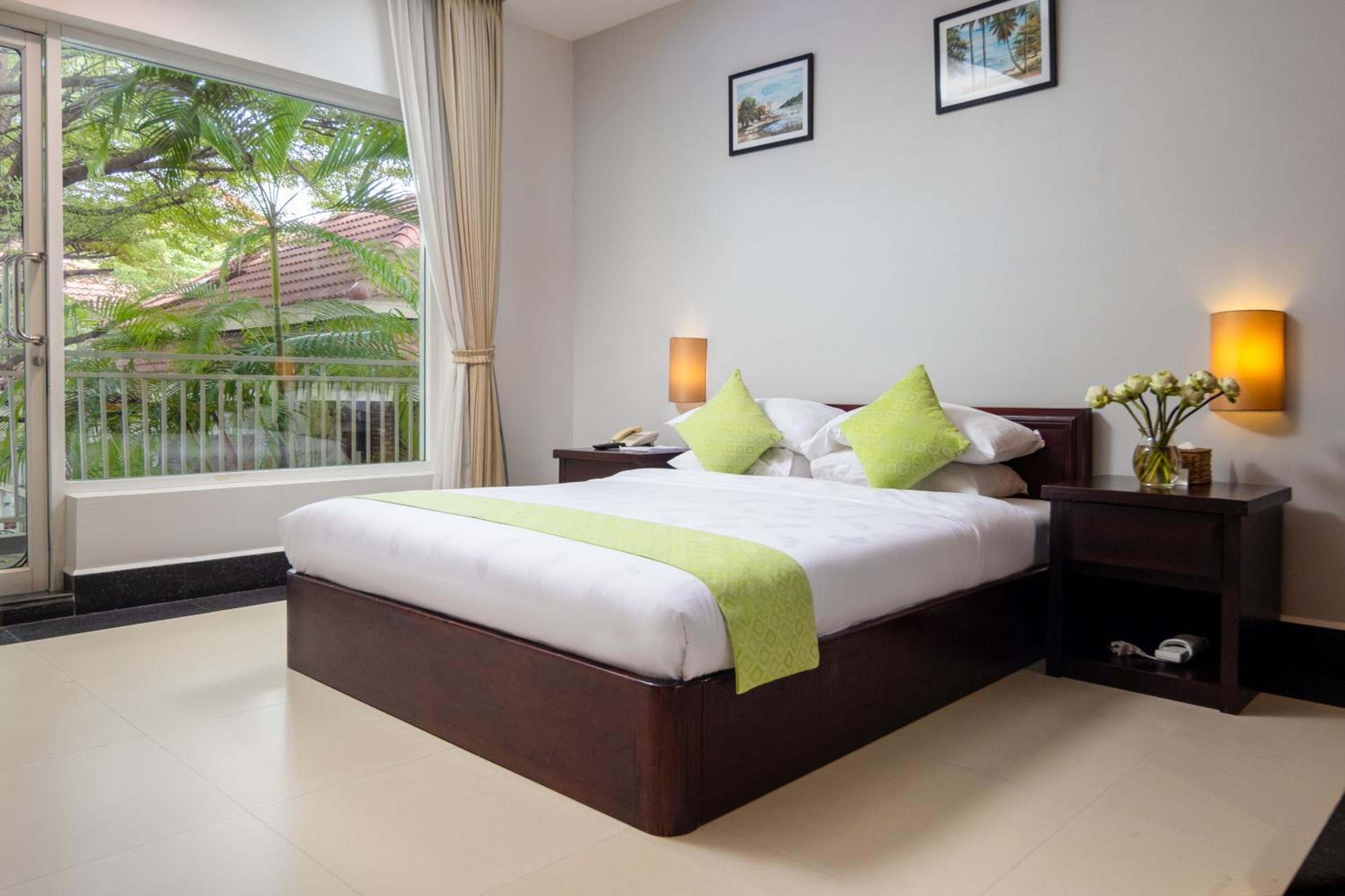 Deluxe Double Room with Balcony photo 1