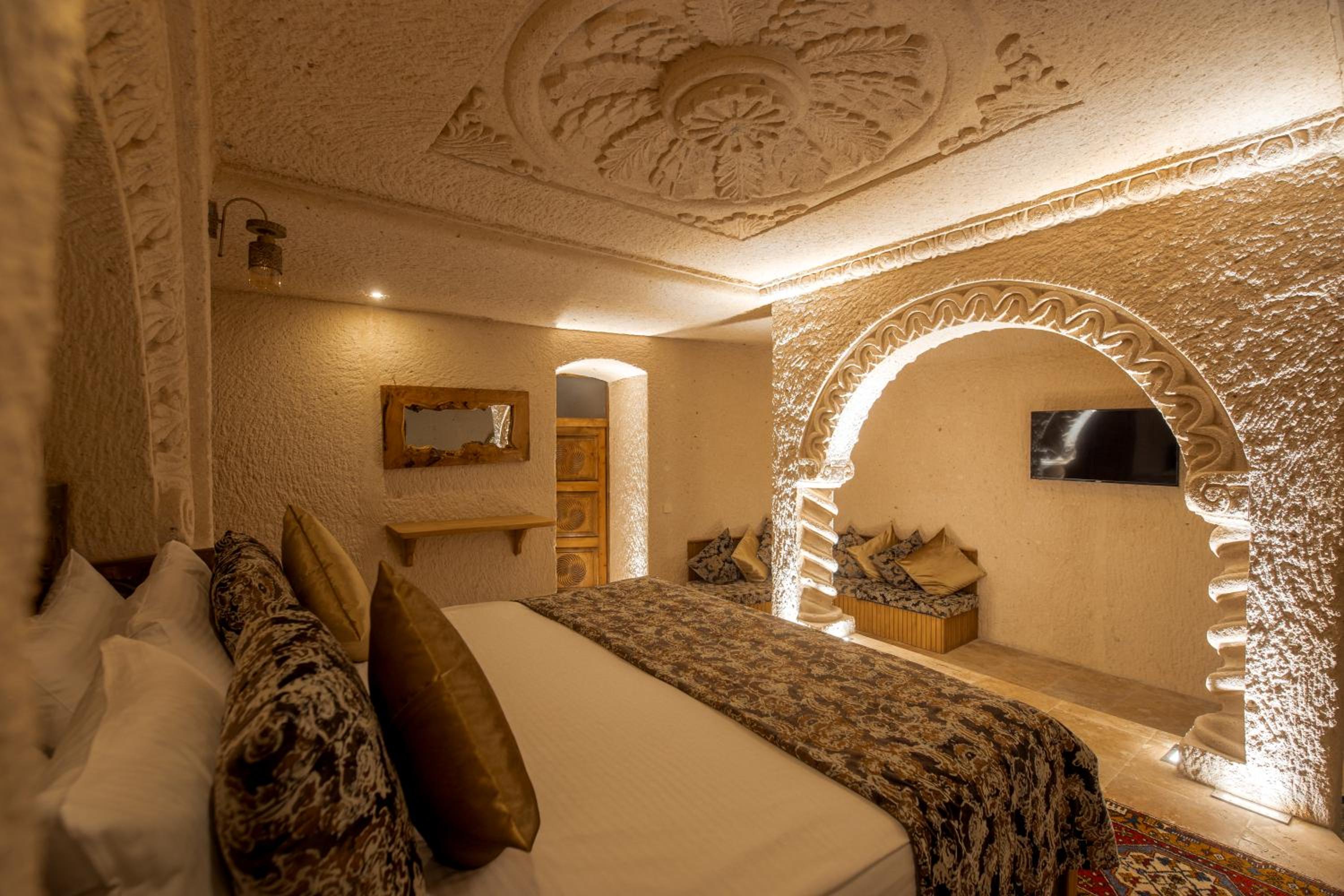 King Room with Spa Bath - Photo 12