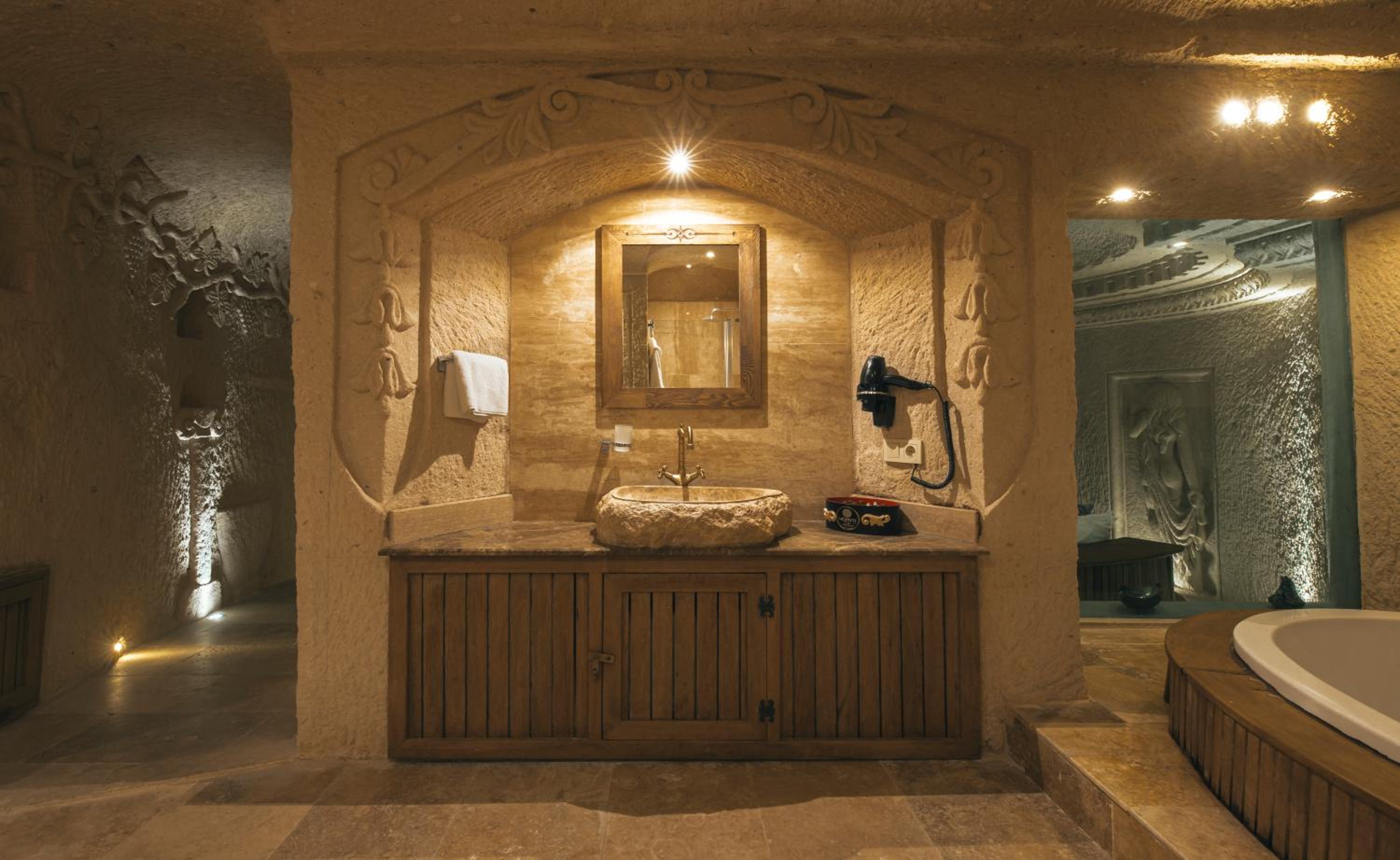 King Room with Spa Bath - Photo 15
