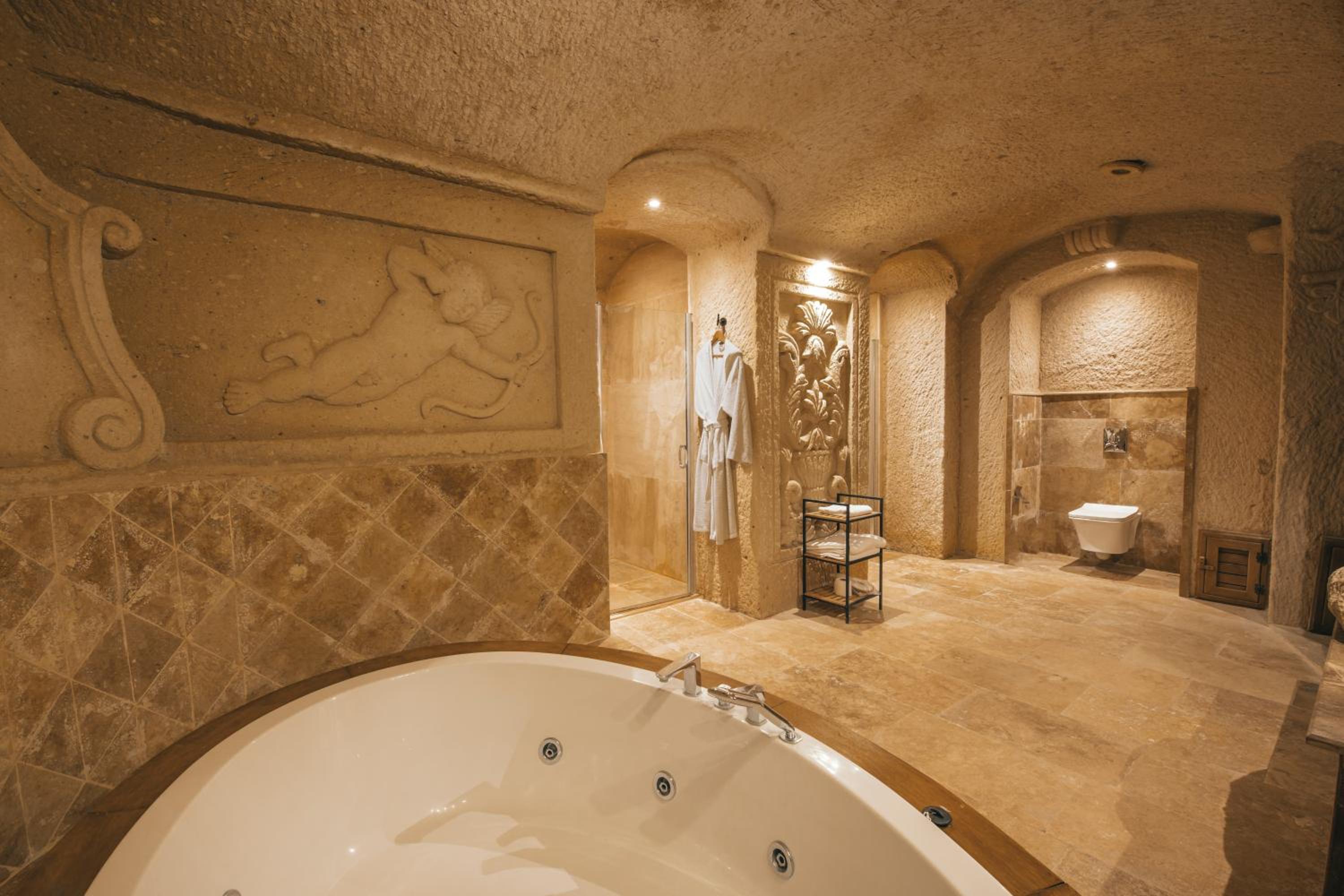 King Room with Spa Bath - Photo 16