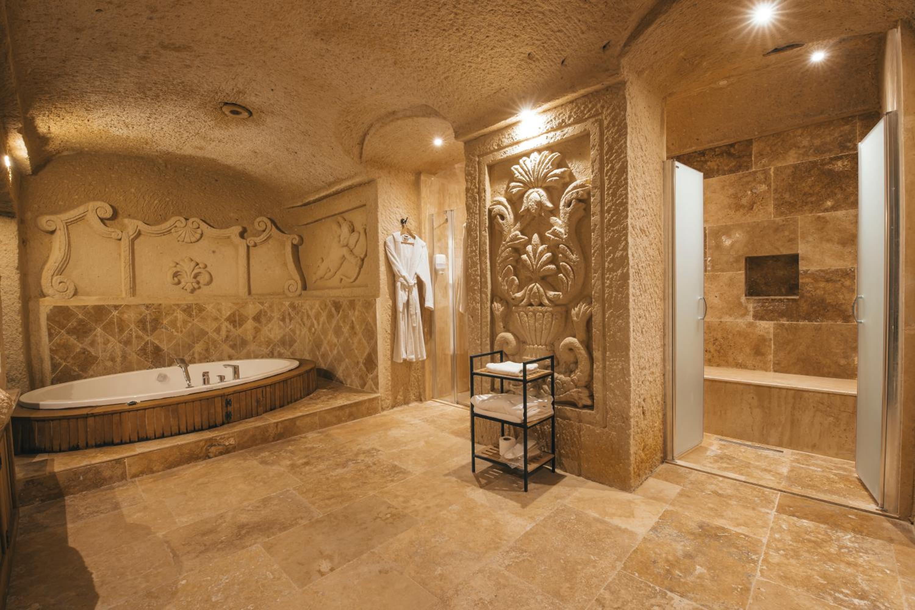 King Room with Spa Bath - Photo 13