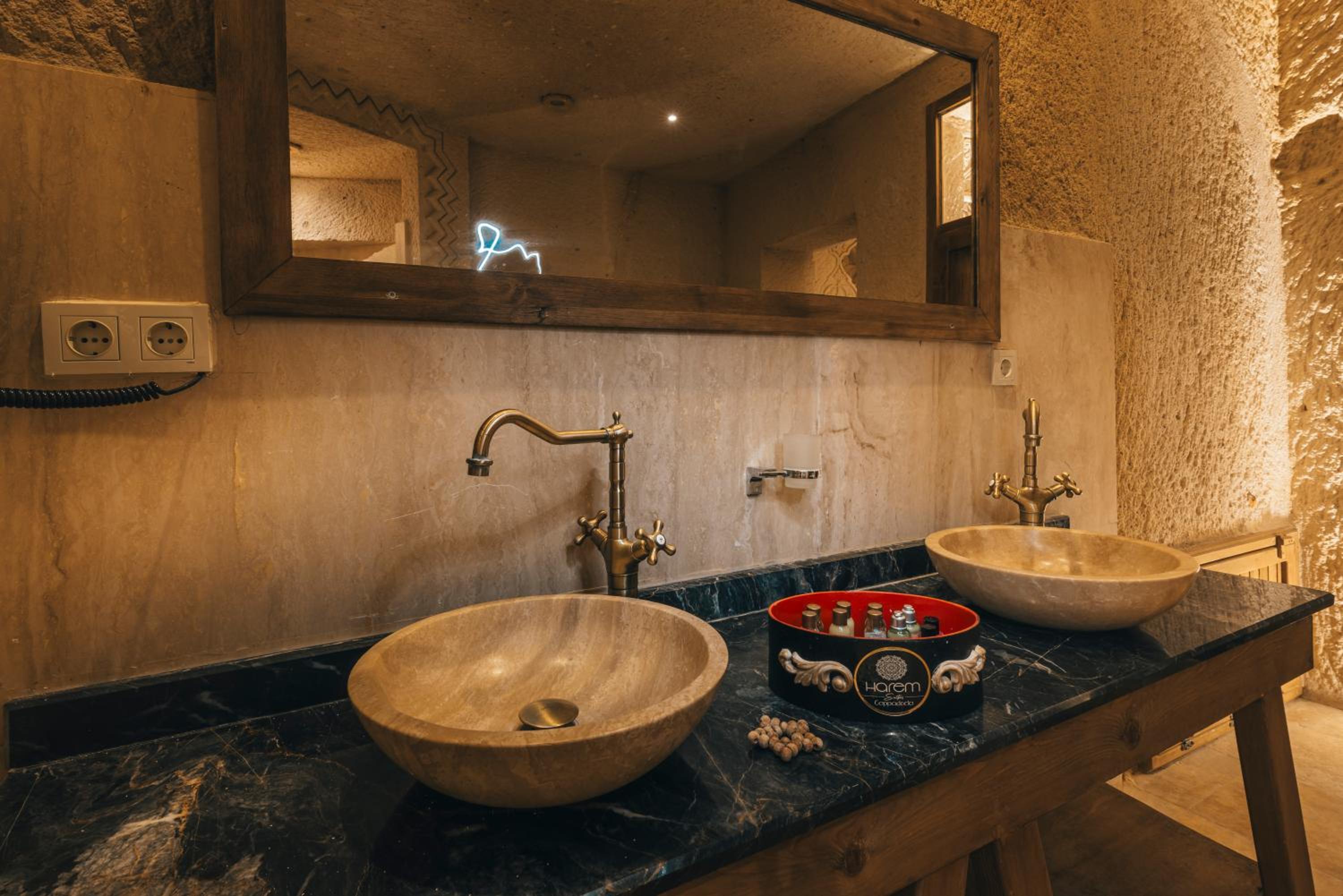 King Room with Spa Bath - Photo 9