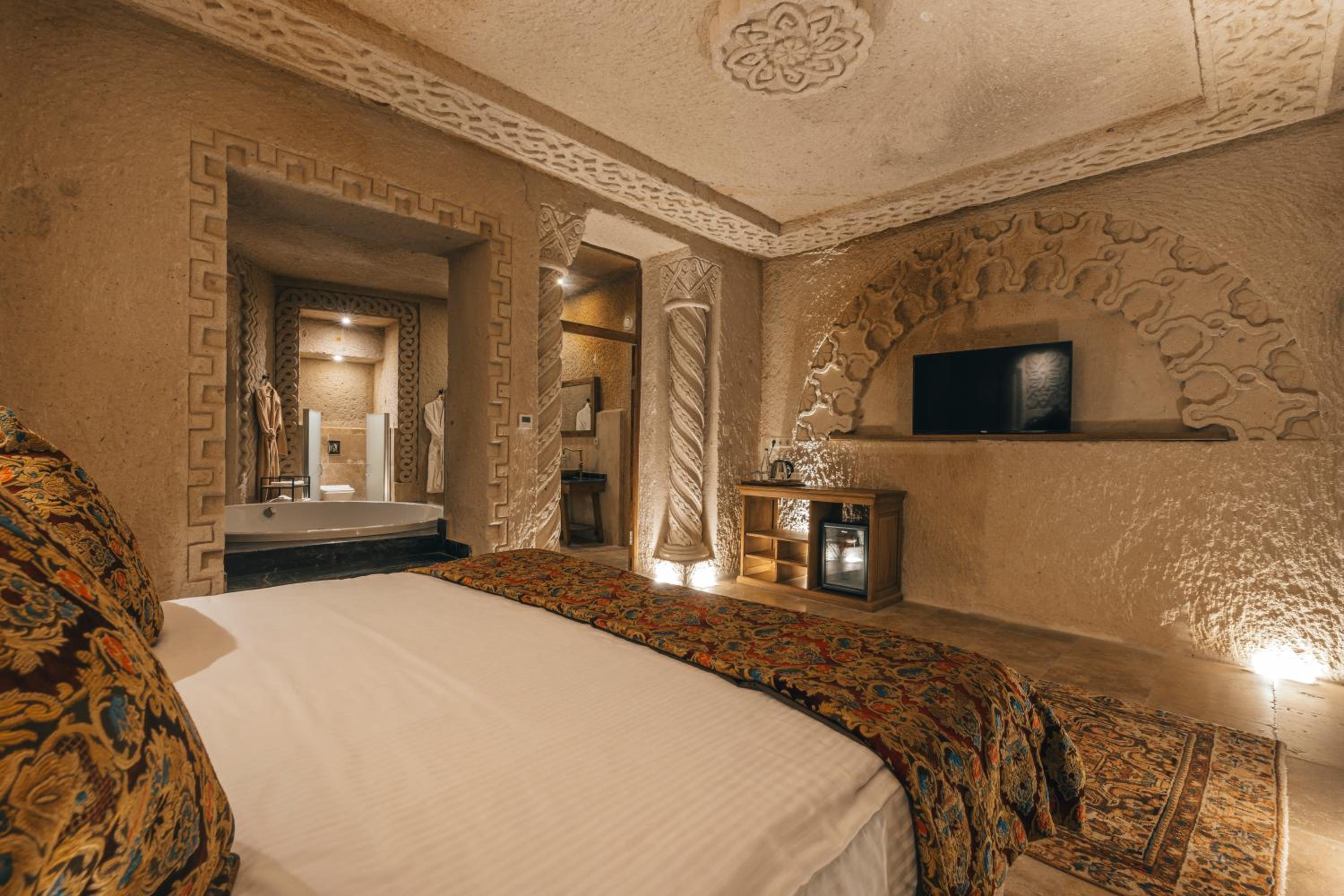 King Room with Spa Bath - Photo 8