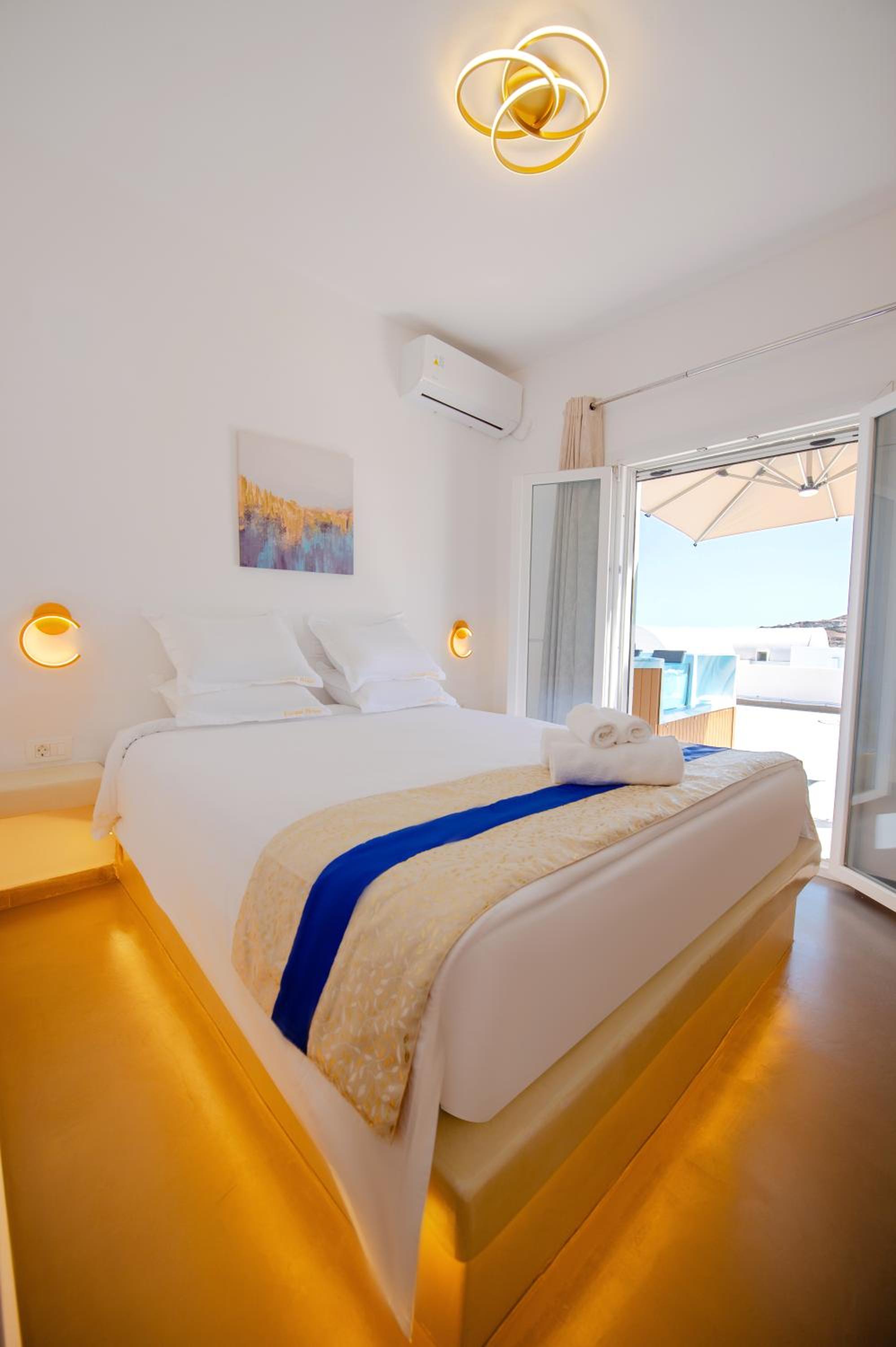 One-Bedroom Apartment With Rooftop Spa Bath