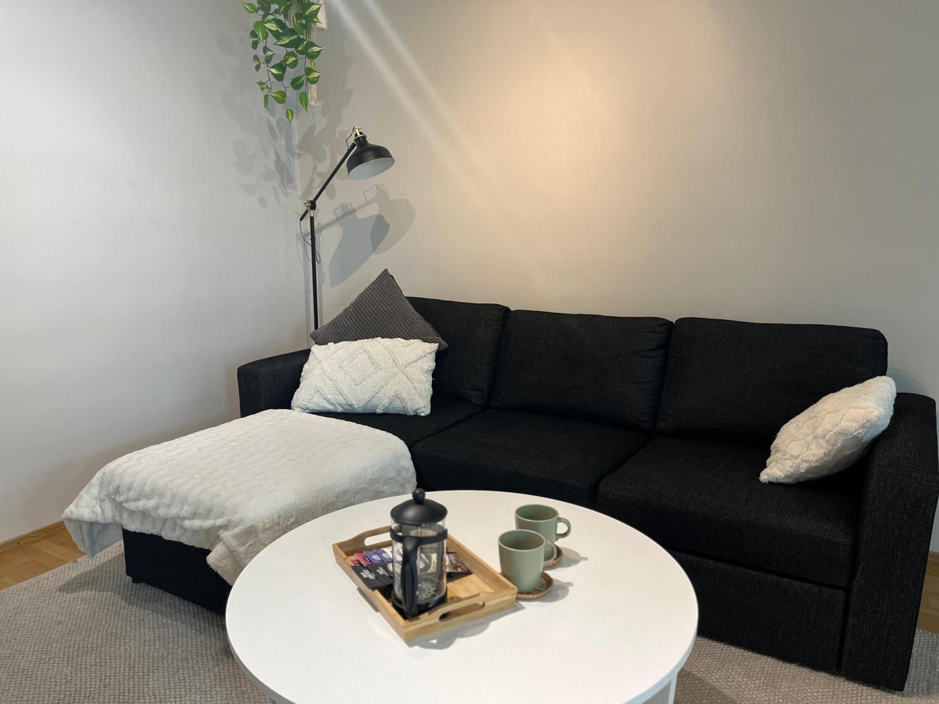 One-Bedroom Apartment photo 1