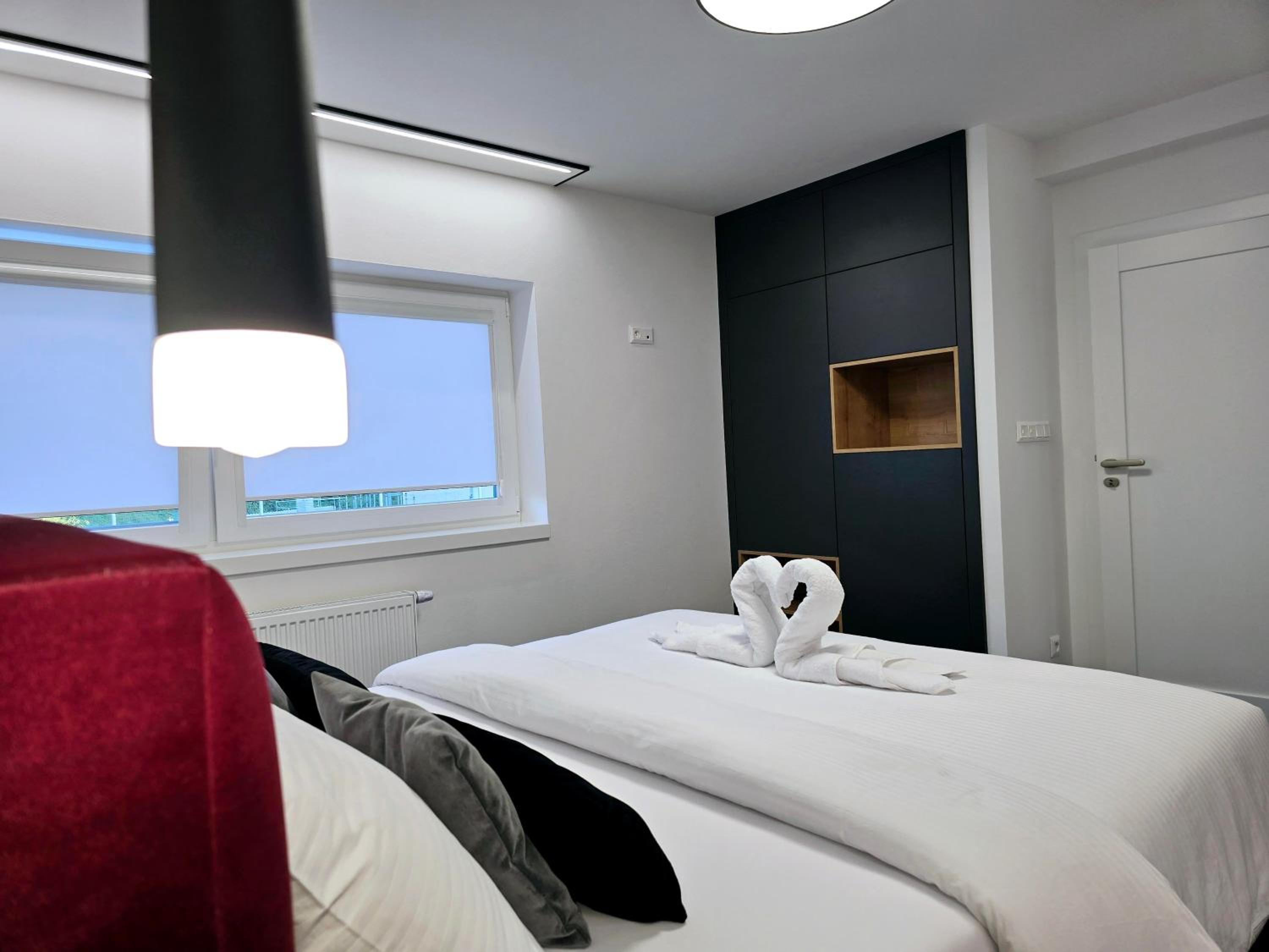 Two-Bedroom Deluxe Apartment - Photo 24
