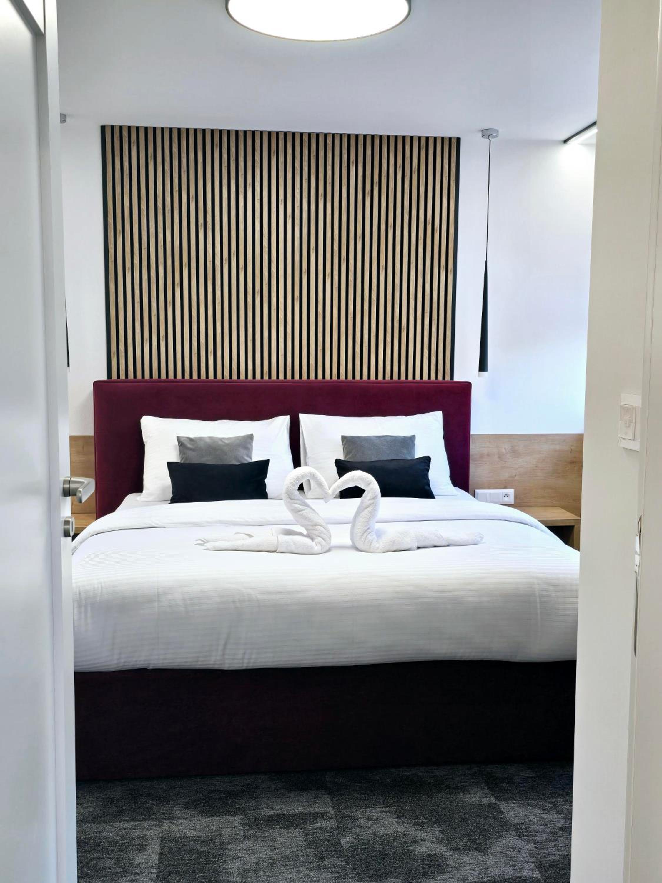 Two-Bedroom Deluxe Apartment - Photo 20