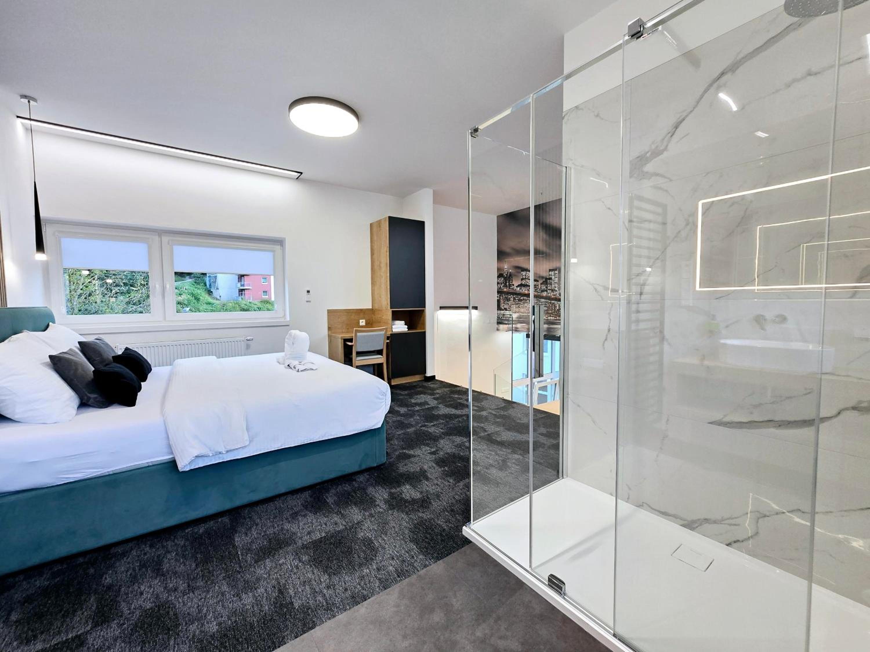 Two-Bedroom Deluxe Apartment - Photo 10