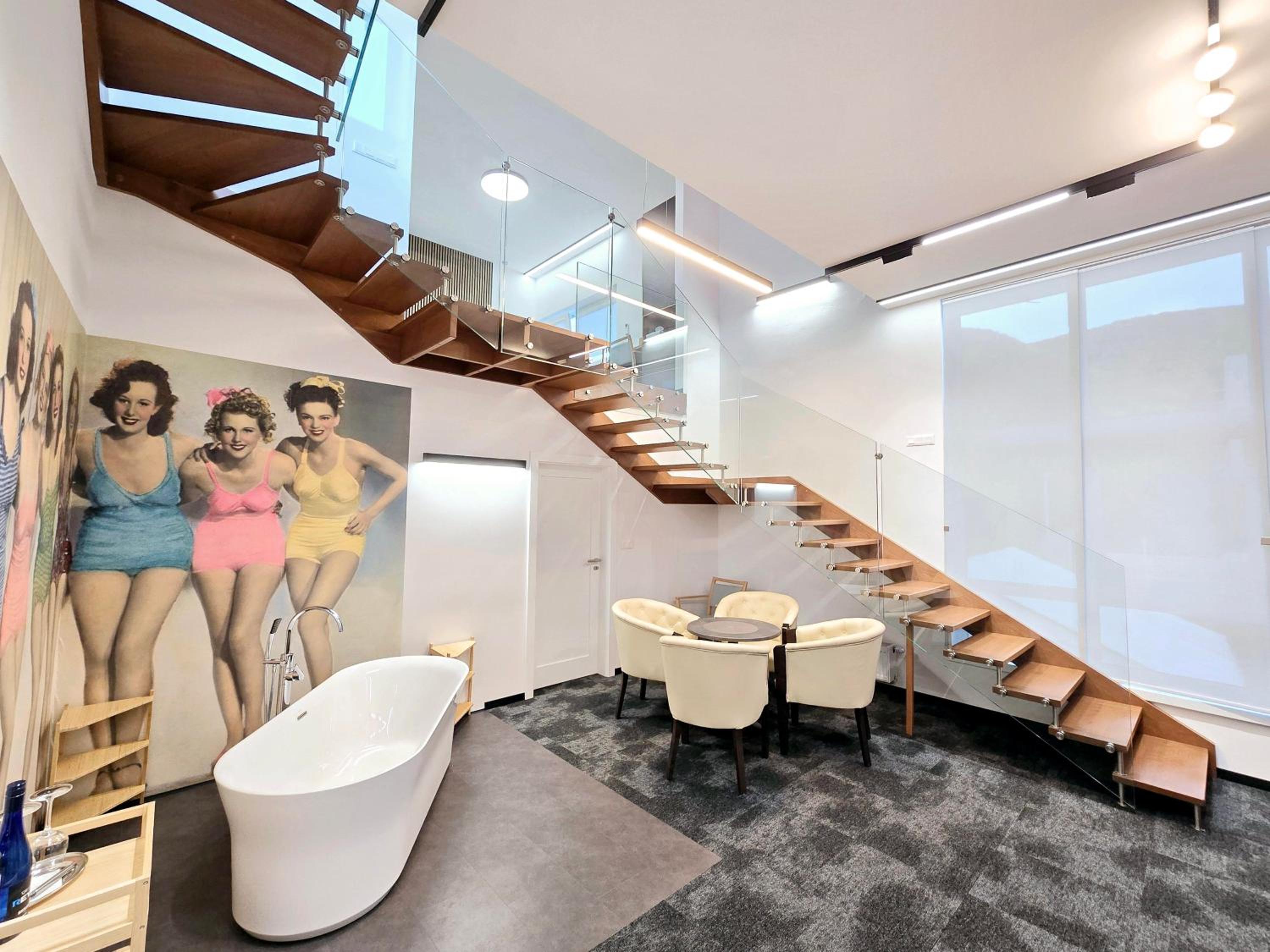 Two-Bedroom Deluxe Apartment - Photo 34