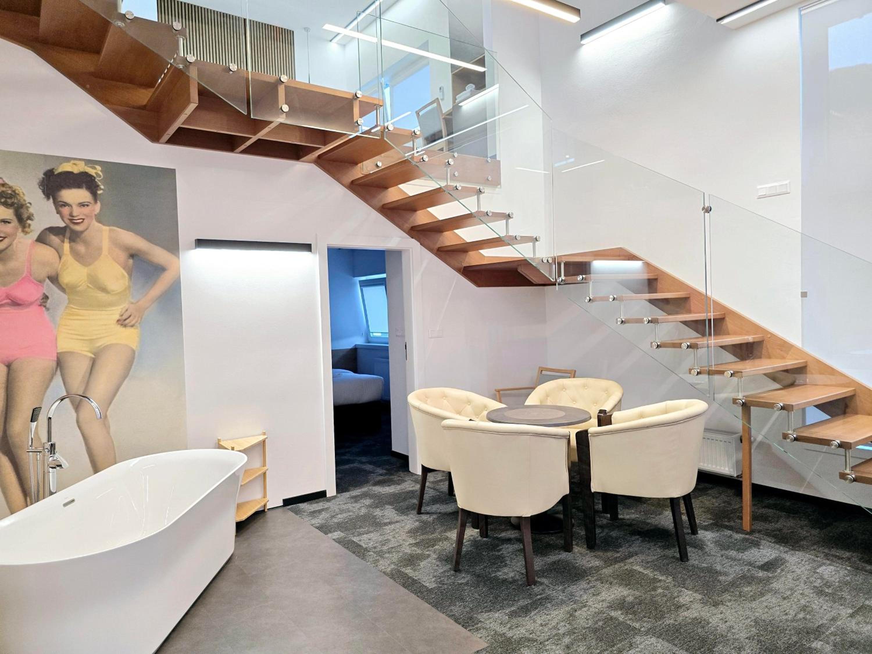 Two-Bedroom Deluxe Apartment - Photo 41