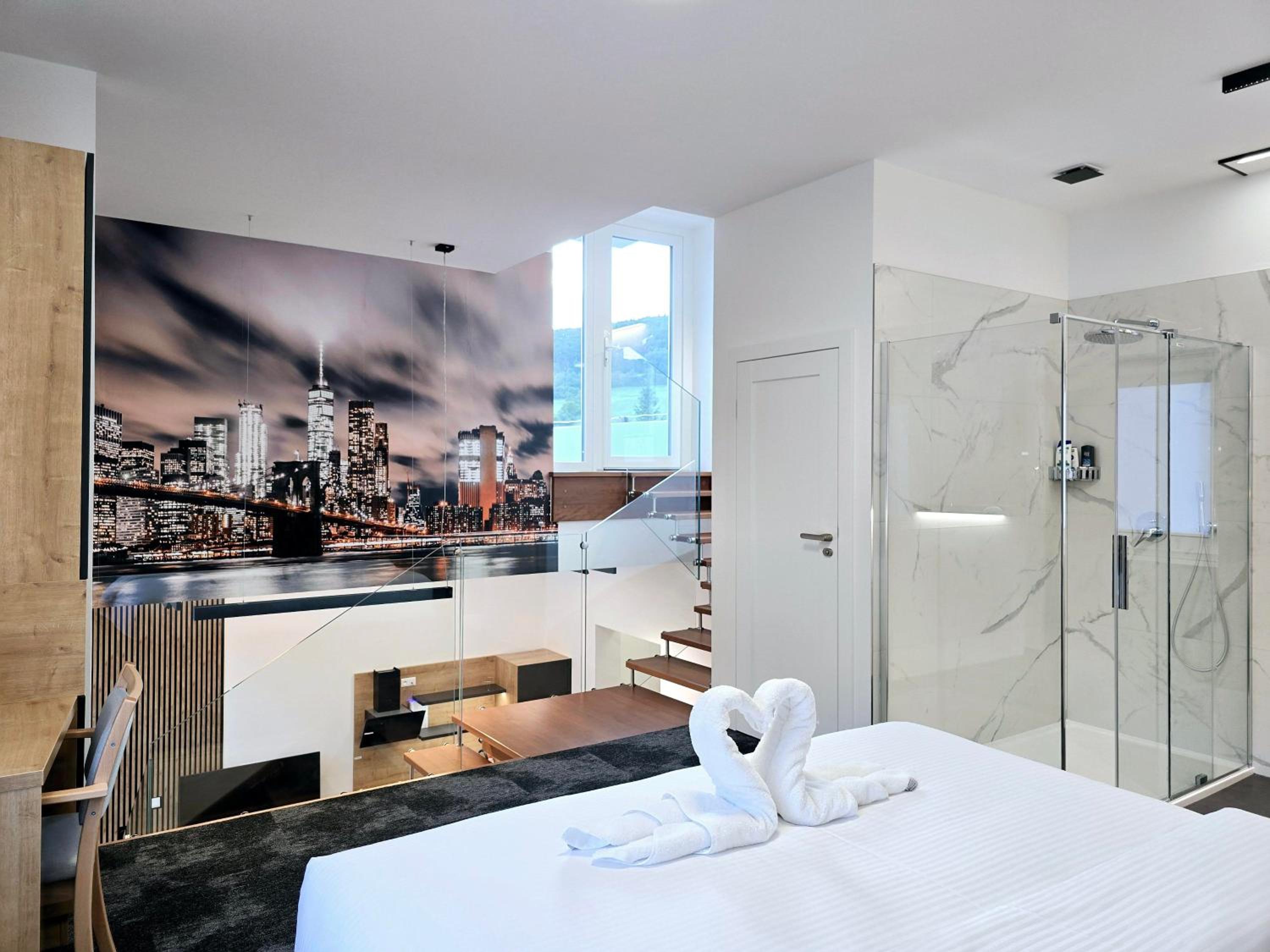 Two-Bedroom Deluxe Apartment - Photo 15
