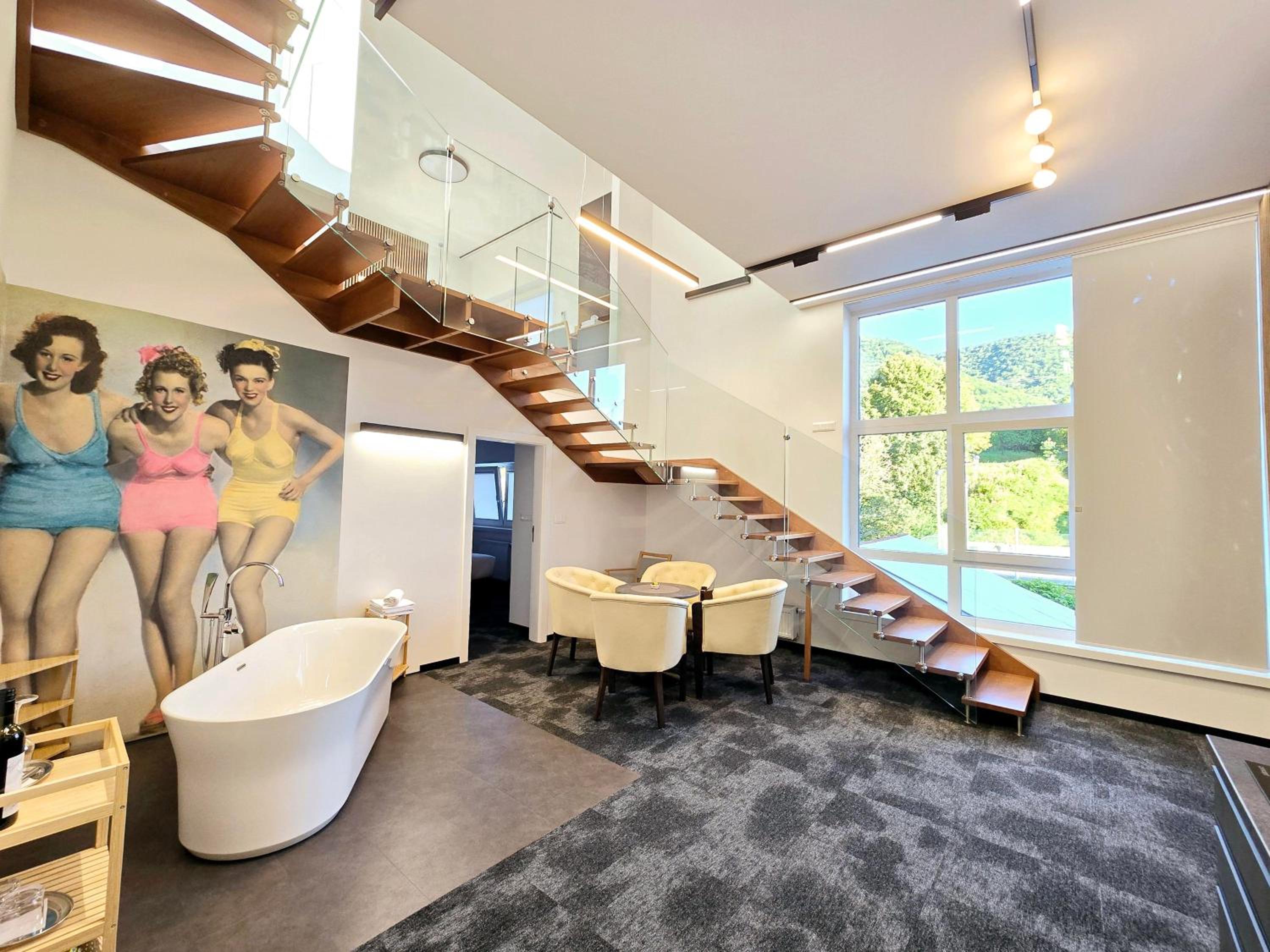 Two-Bedroom Deluxe Apartment - Photo 40