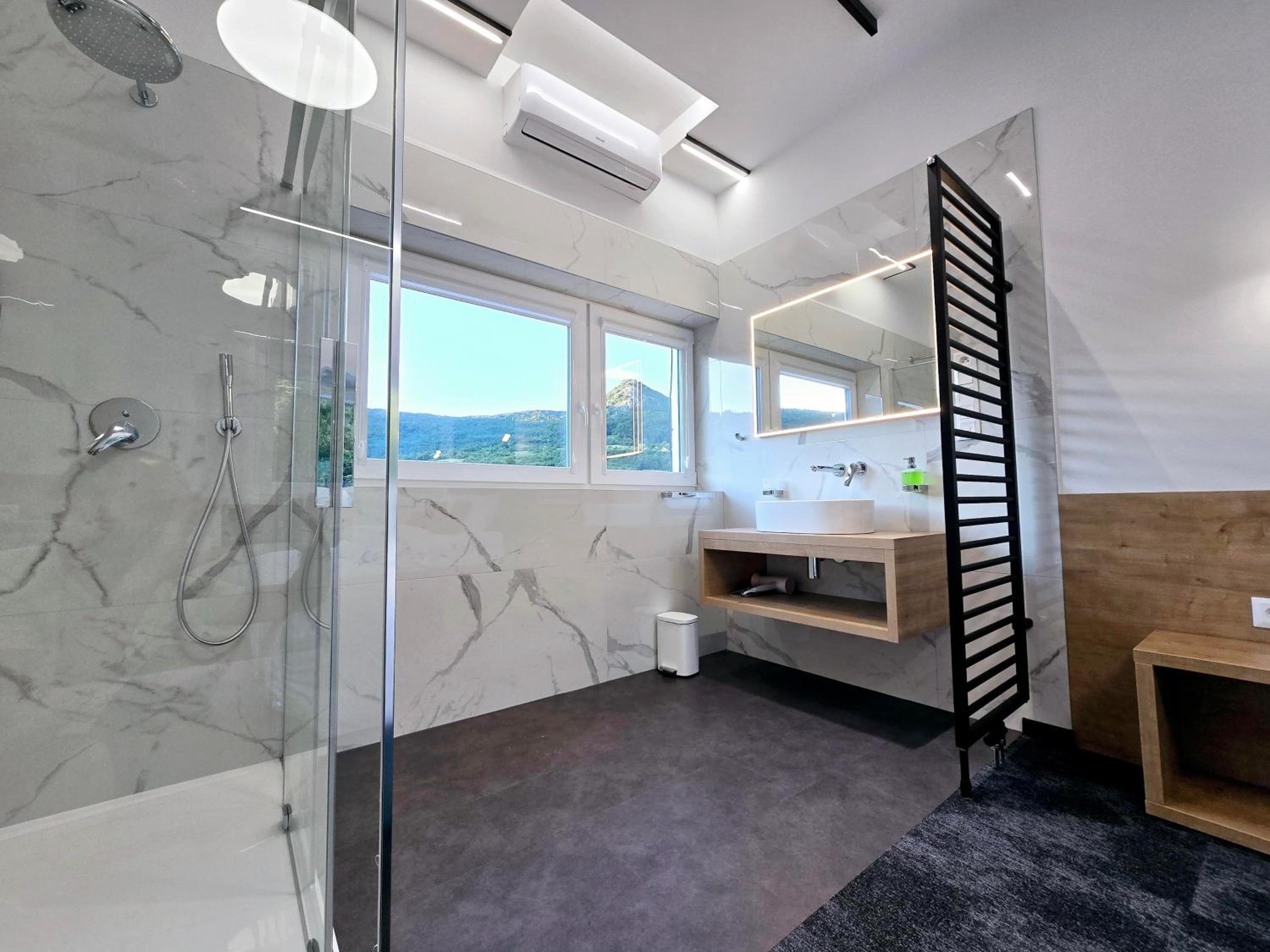 Two-Bedroom Deluxe Apartment - Photo 18