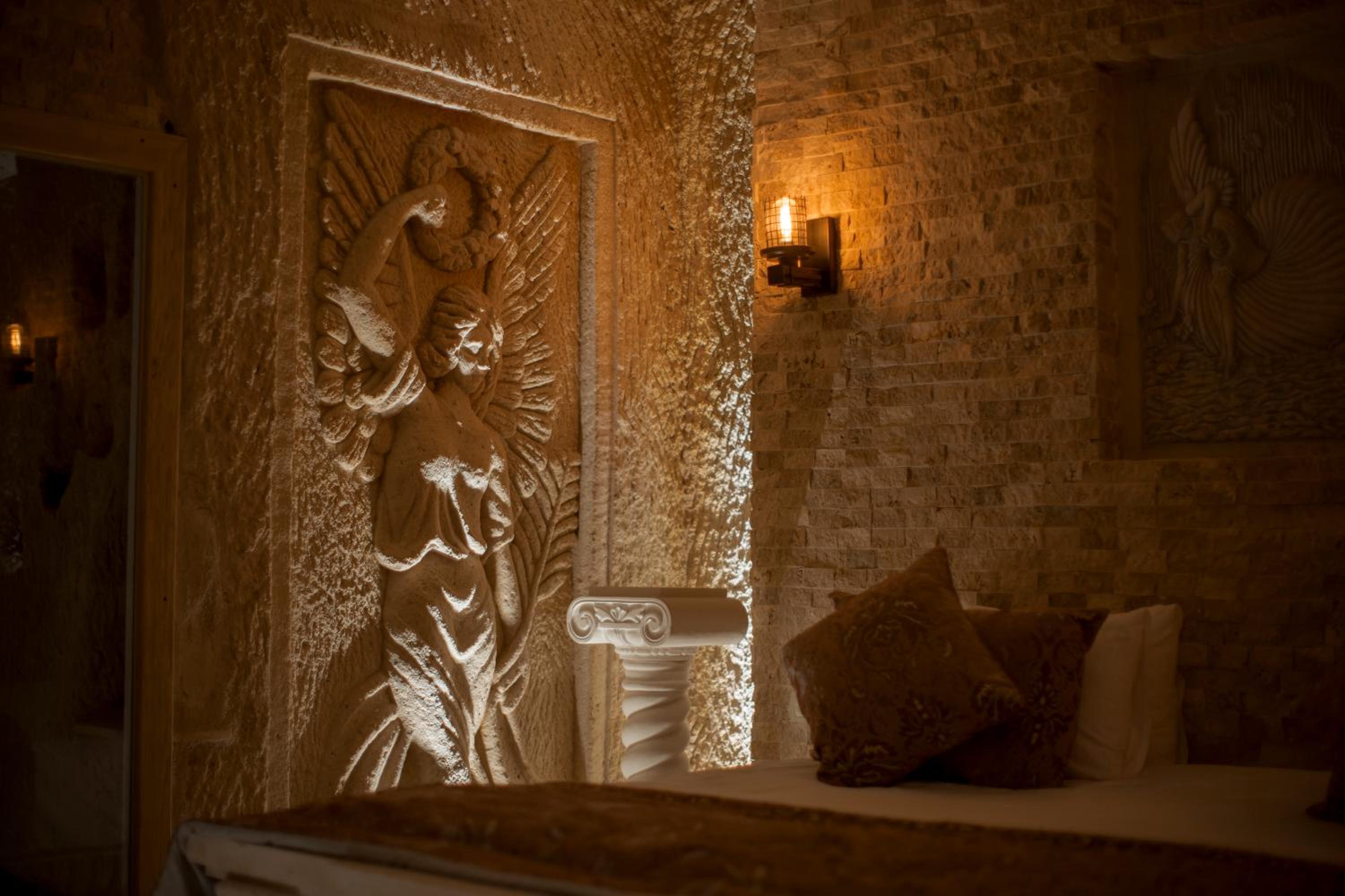 King Room with Pool View - Photo 6